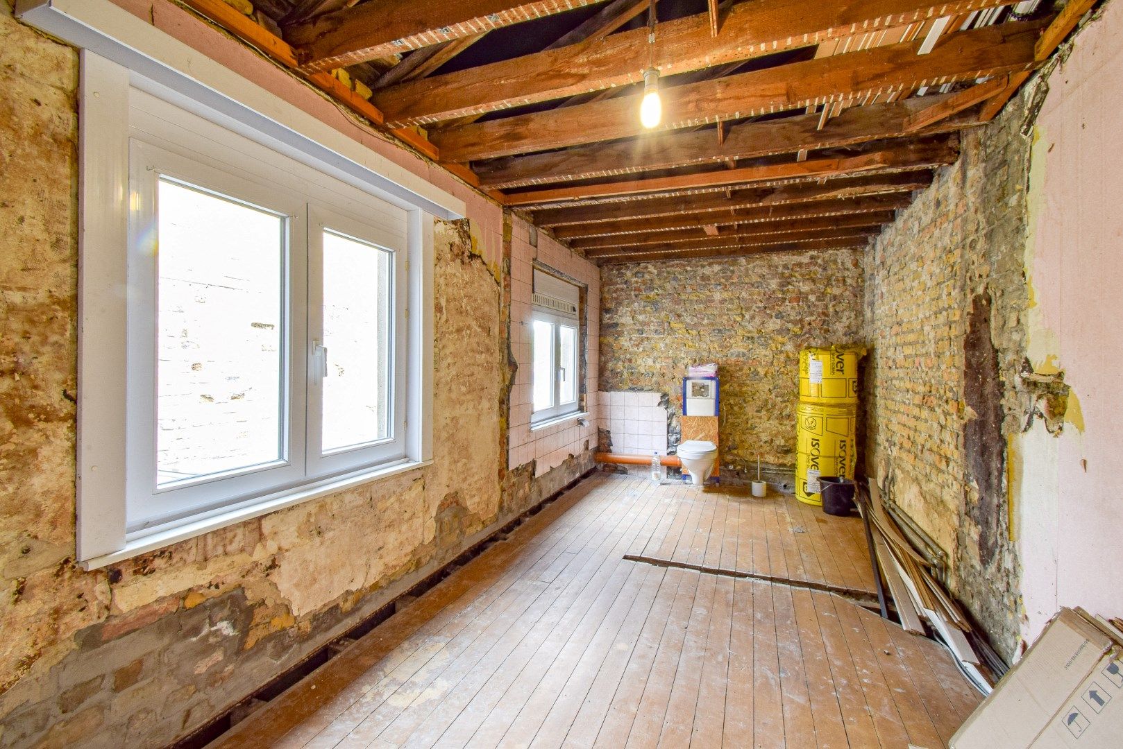 Ruime gezinswoning met 4 slaapkamers, tuin en garage – ideaal renovatieproject te Lombardsijde foto 9