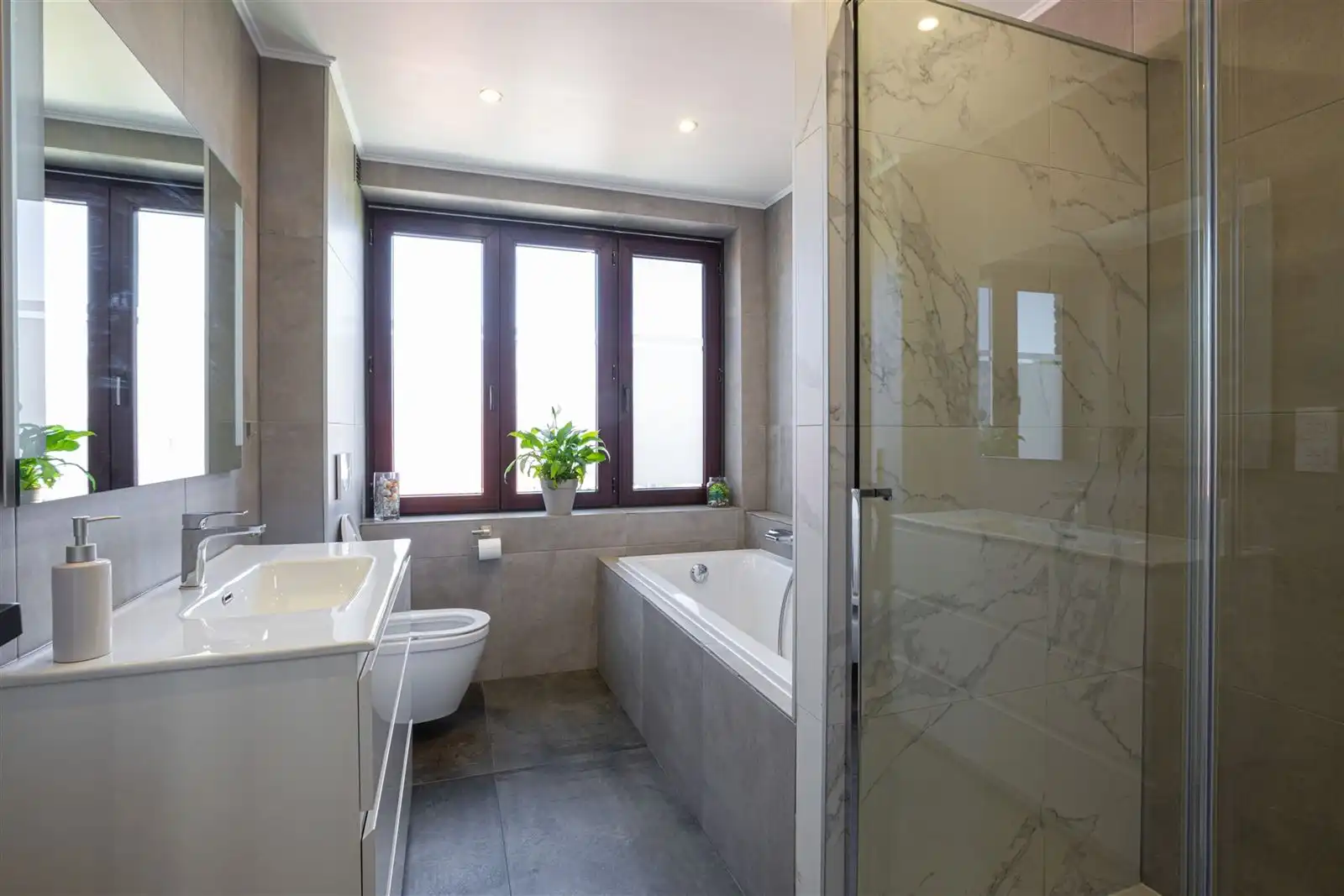 Huis met tuin op toplocatie! foto 13