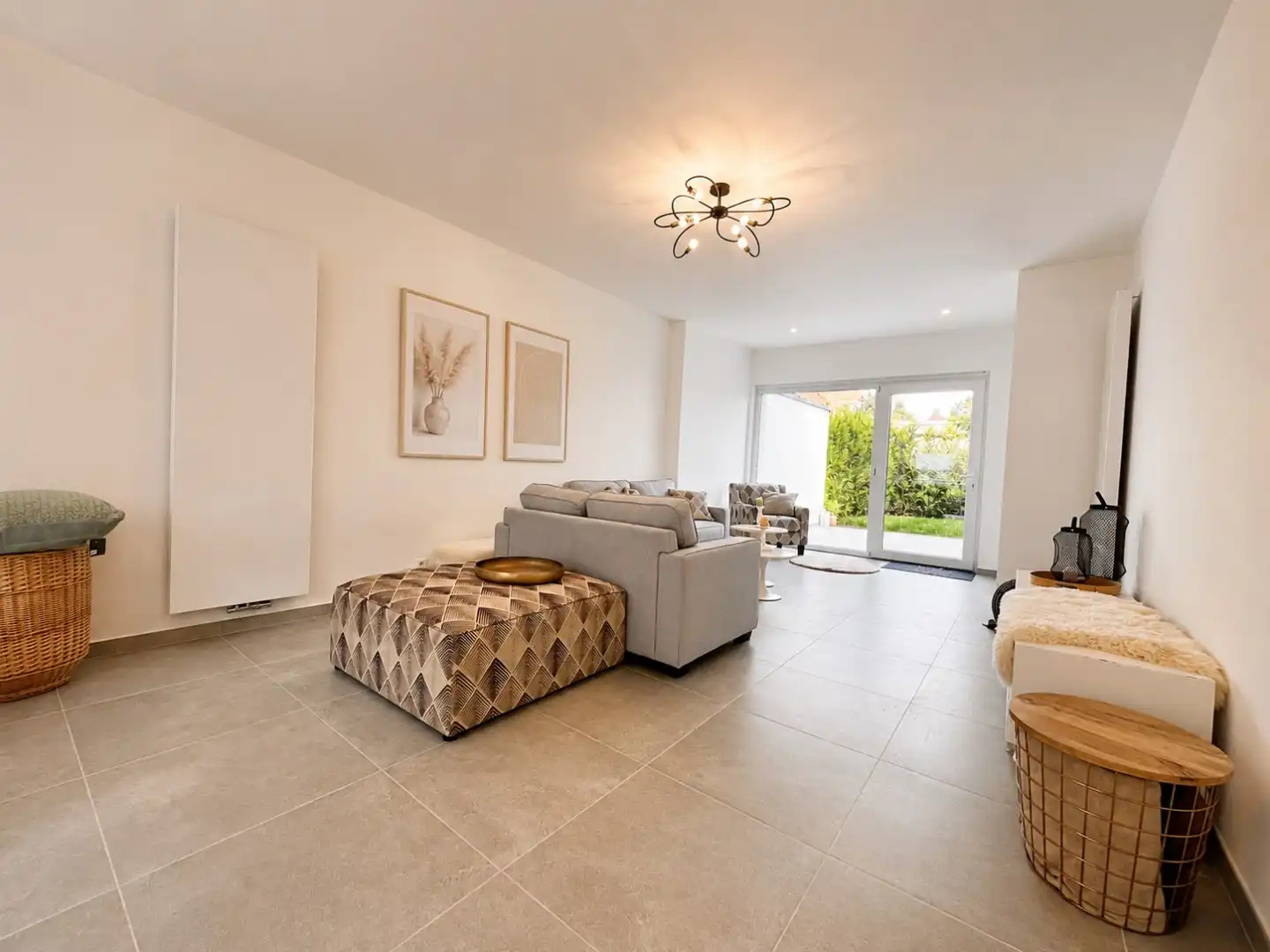 Grote woning met 4kamers, 2 badkamers,... foto {{pictureIndex}}