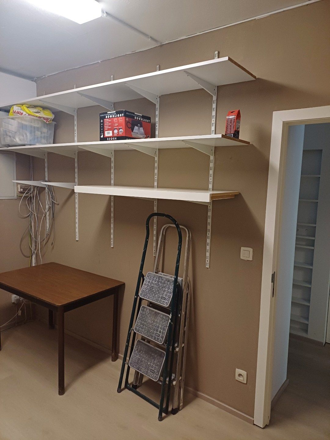 Instapklare handelsruimte midden in Neer(Pelt) centrum  foto 10