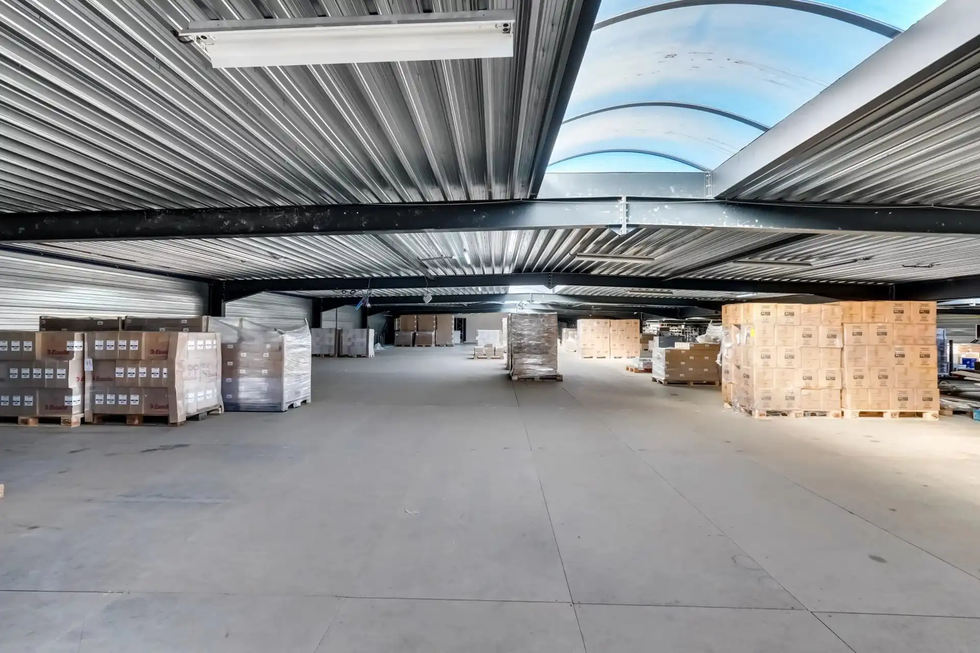 Industrieel gebouw op strategische locatie foto 11