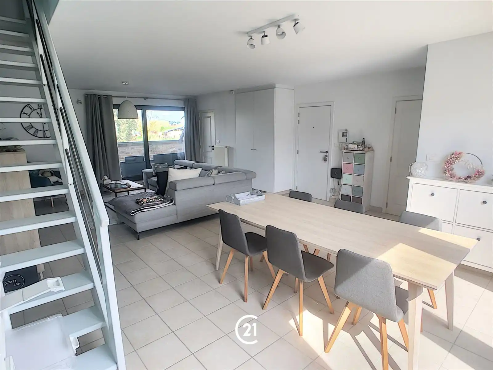 Instapklaar duplexappartement in klein gebouw nabij centrum Appelterre. foto 4