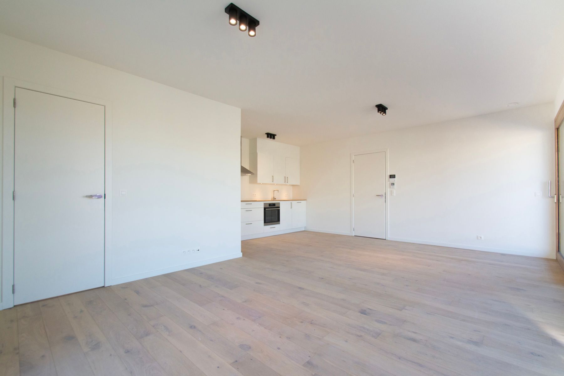 Rustig en comfortabel 2slpk appt. met zicht op park  foto 5