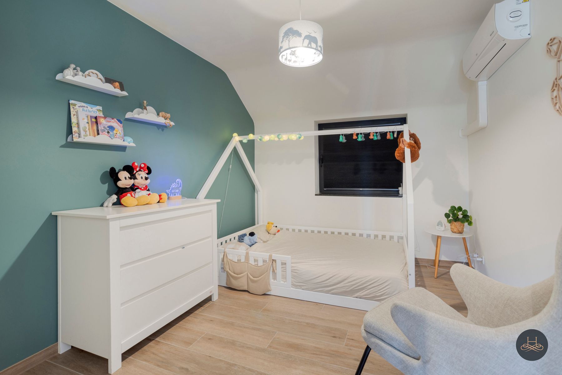 Recente moderne halfopen woning met zicht op groen foto 21