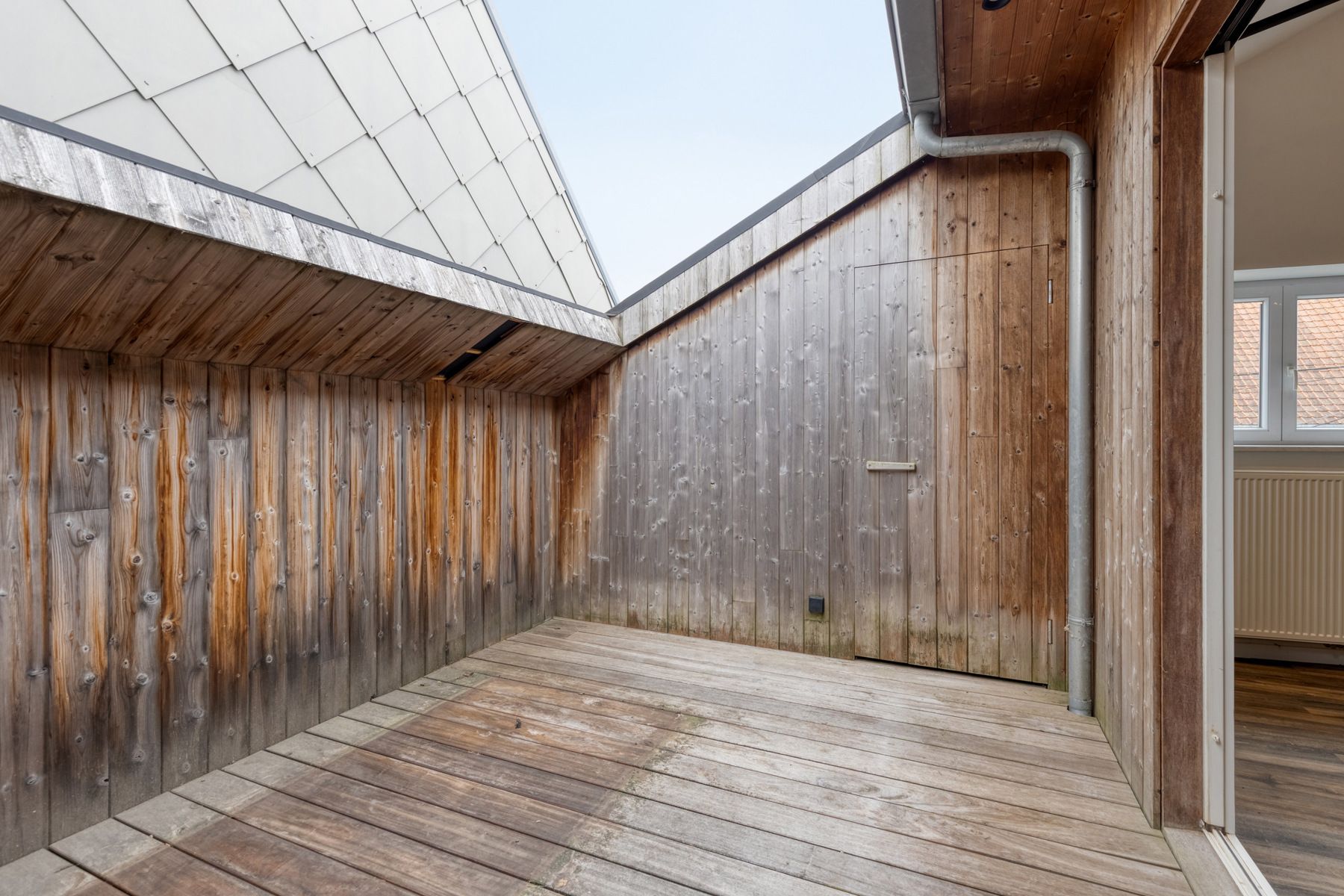 Recent vernieuwde loods met bovenliggend luxe appartement ! foto 42