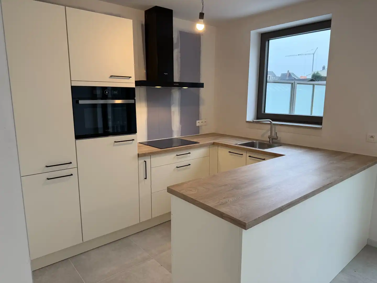 Te huur: Prachtig gelijkvloers 2-slaapkamerappartement met terras en privé-tuin foto 4