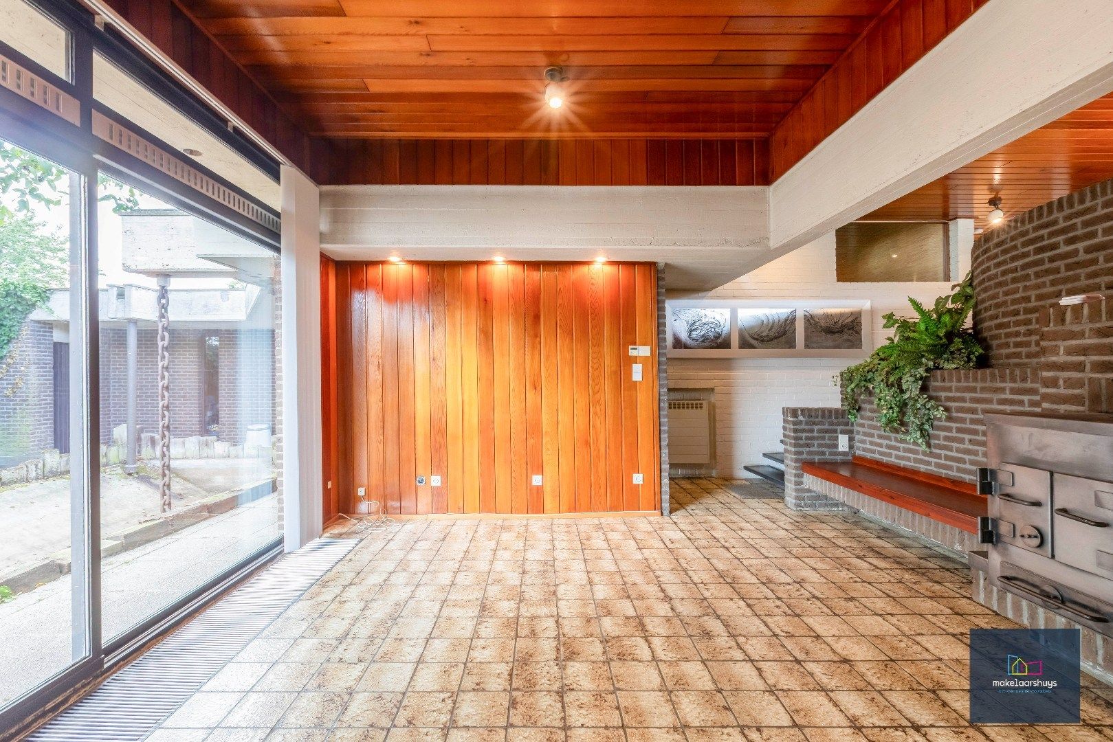 Architecturale woning op een rustige ligging foto 11