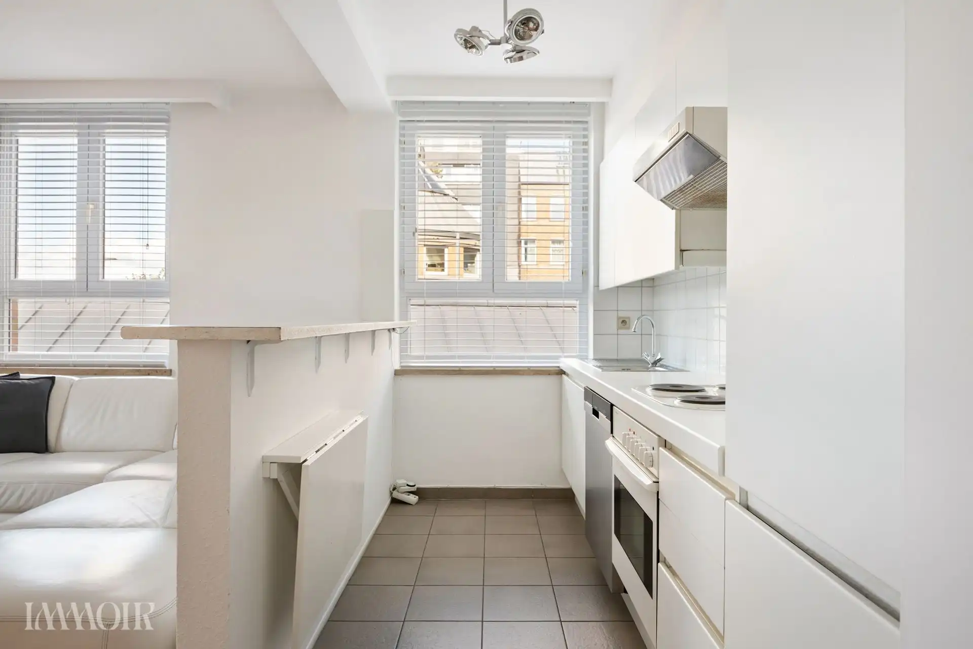 Sfeervol bemeubeld appartement met uitzicht op de Antwerpse kaaien.  foto 6