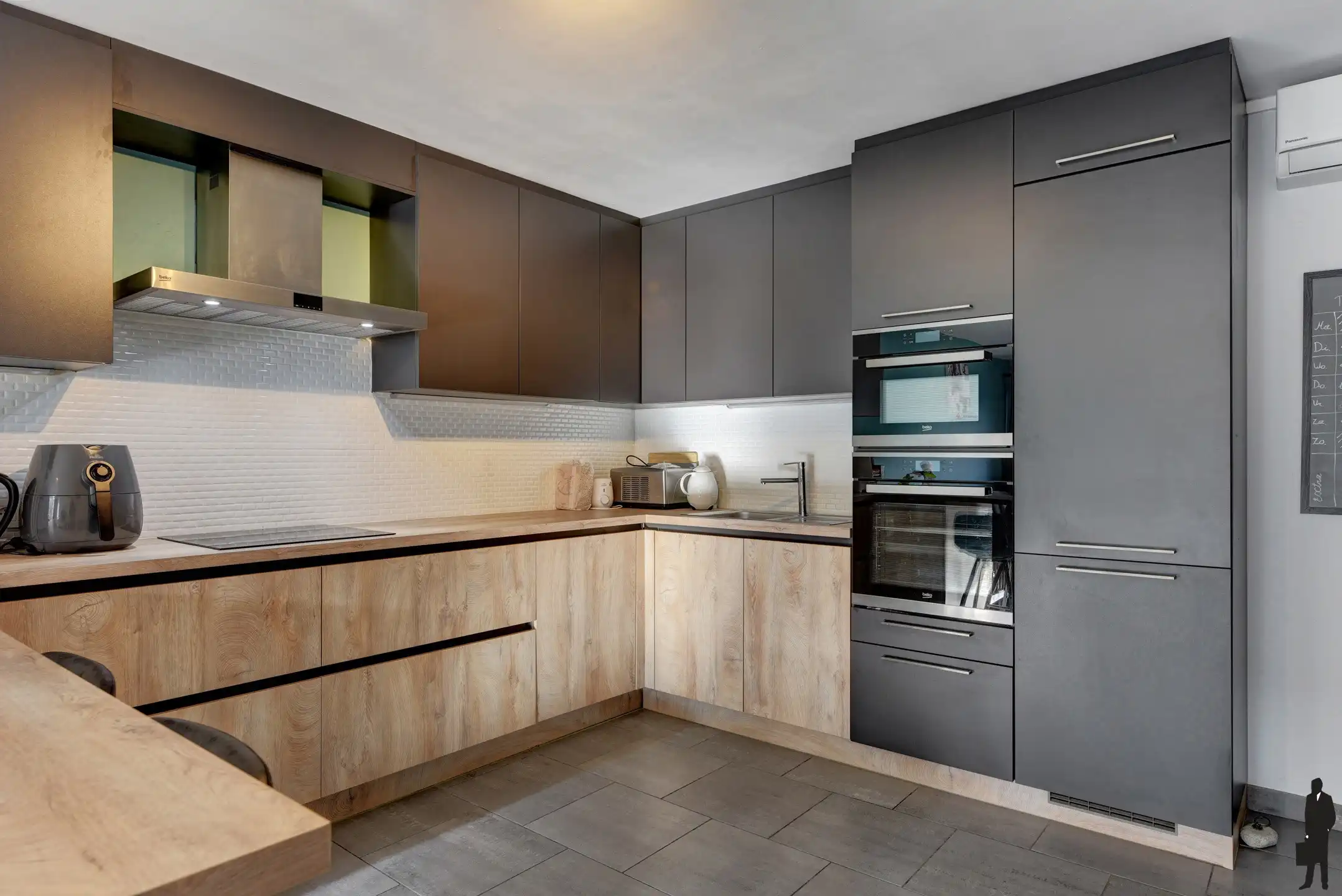 Ruim, lichtrijk appartement met 2 slpk., terras en garage foto 2