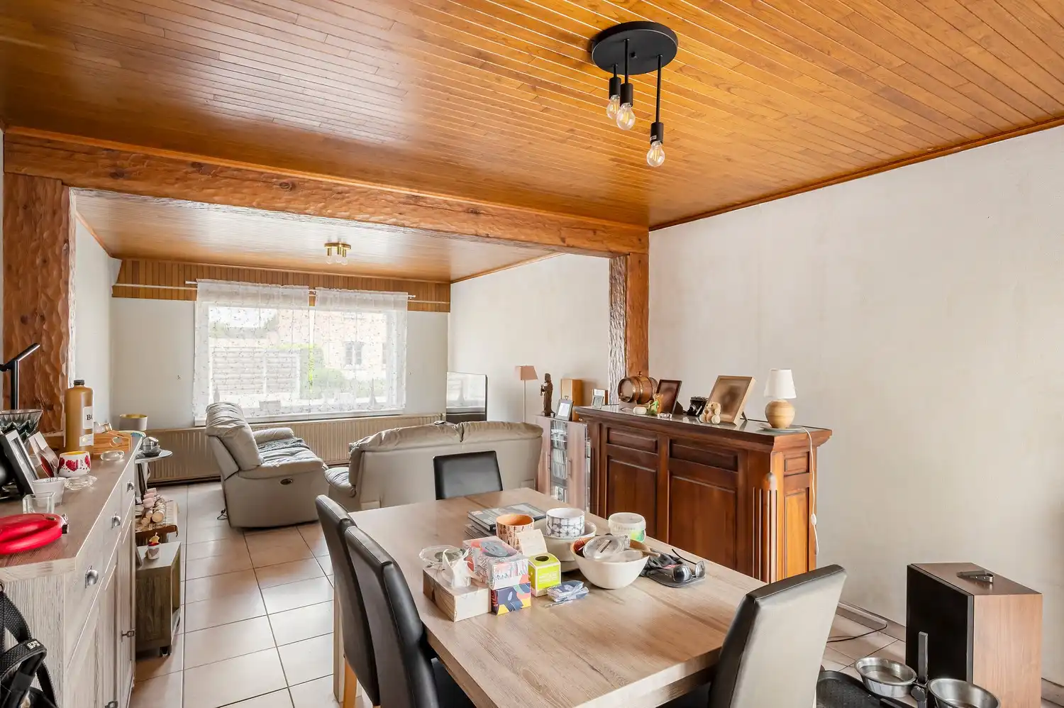 TE RENOVEREN WONING OP GOEDE LOCATIE + MAGAZIJN foto 3