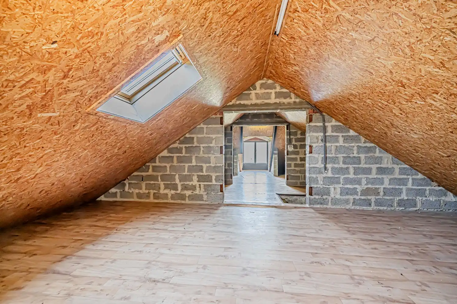 Vrijstaande woning met 3 slaapkamers, gelegen op een mooi perceel van 910m² foto 13