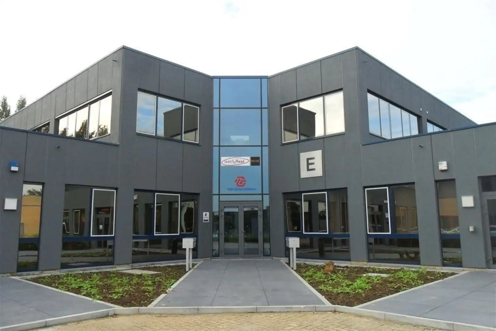 PLANET II - 300 m² foto {{pictureIndex}}