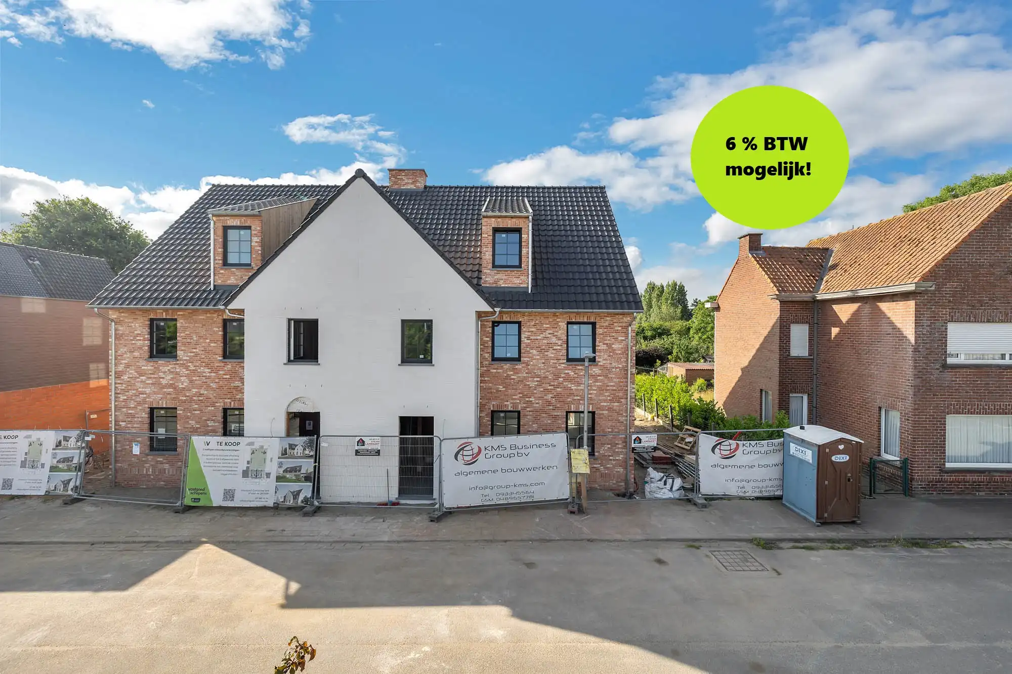 Landelijk wonen in moderne halfopen nieuwbouw in afwerking foto {{pictureIndex}}