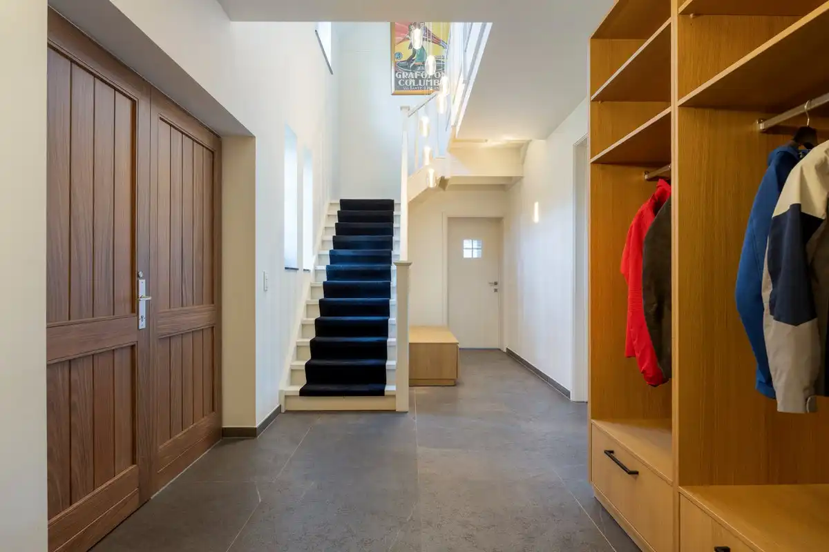 Ruim ingedeelde en kwalitatief afgewerkte villa op een mooi perceel met naastgelegen bouwgrond. foto 14