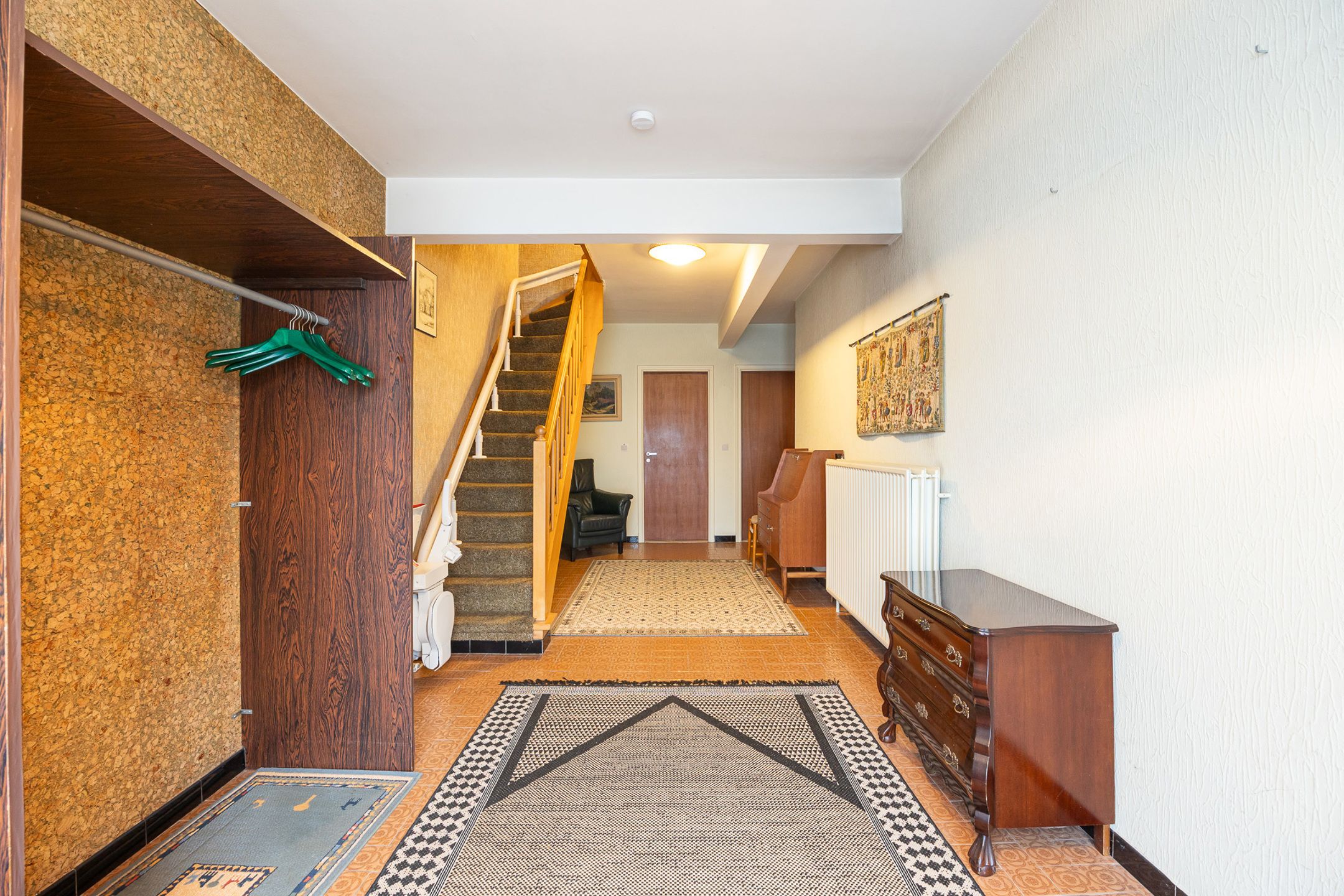 Solide te renoveren woning op top locatie foto 3