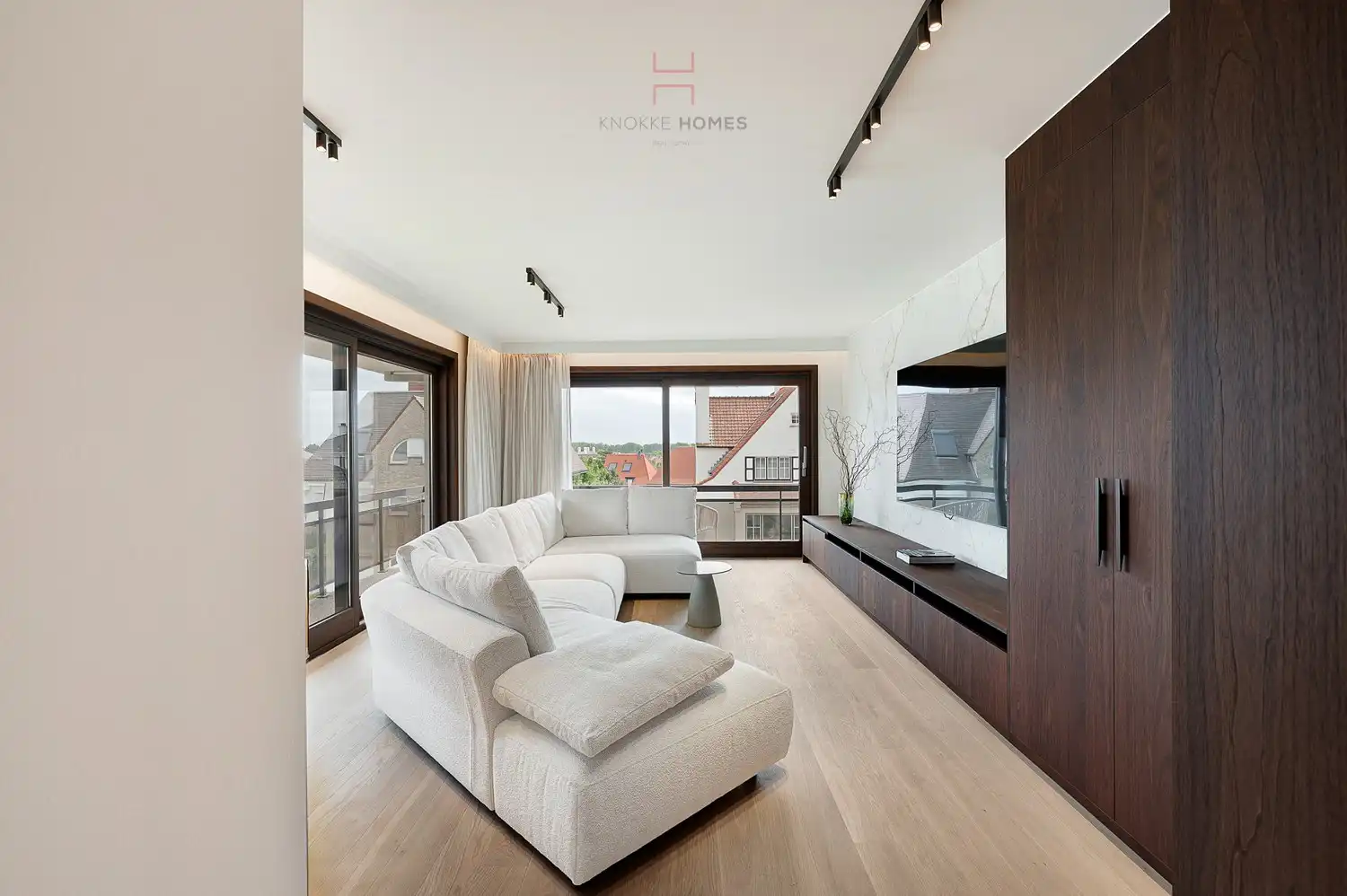 Prachtig gerenoveerd duplexappartement, gelegen op de hoek van een stijlvolle villaresidentie in de Jozef Nellenslaan. foto 3