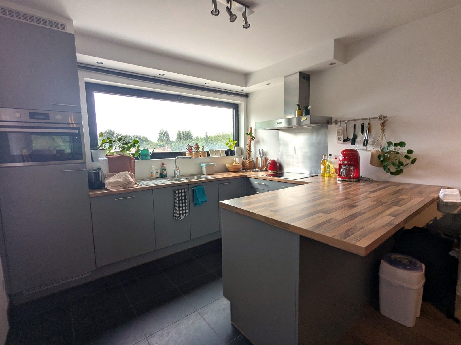 Prachtig appartement zonder inkijk met groot terras +parking foto 4