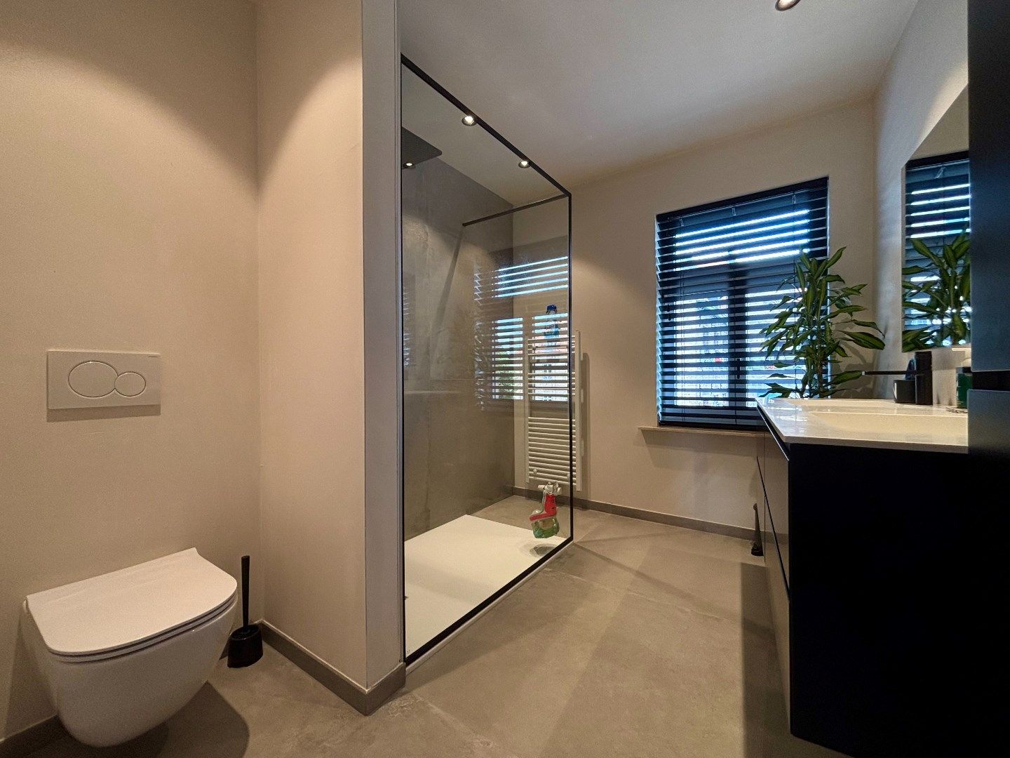 Gerenoveerde rijwoning in centrum Vlamertinge foto 23