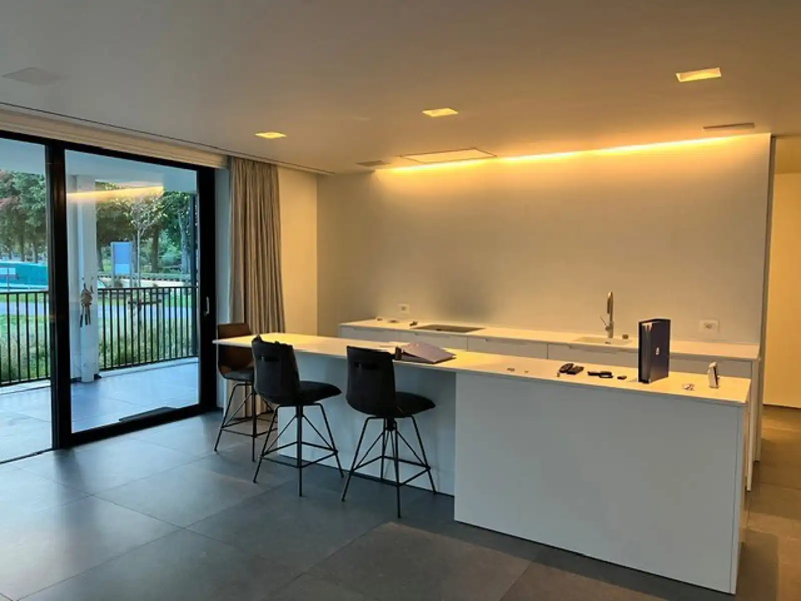 High-end appartement met frontaal zicht op de jachthaven. foto 8