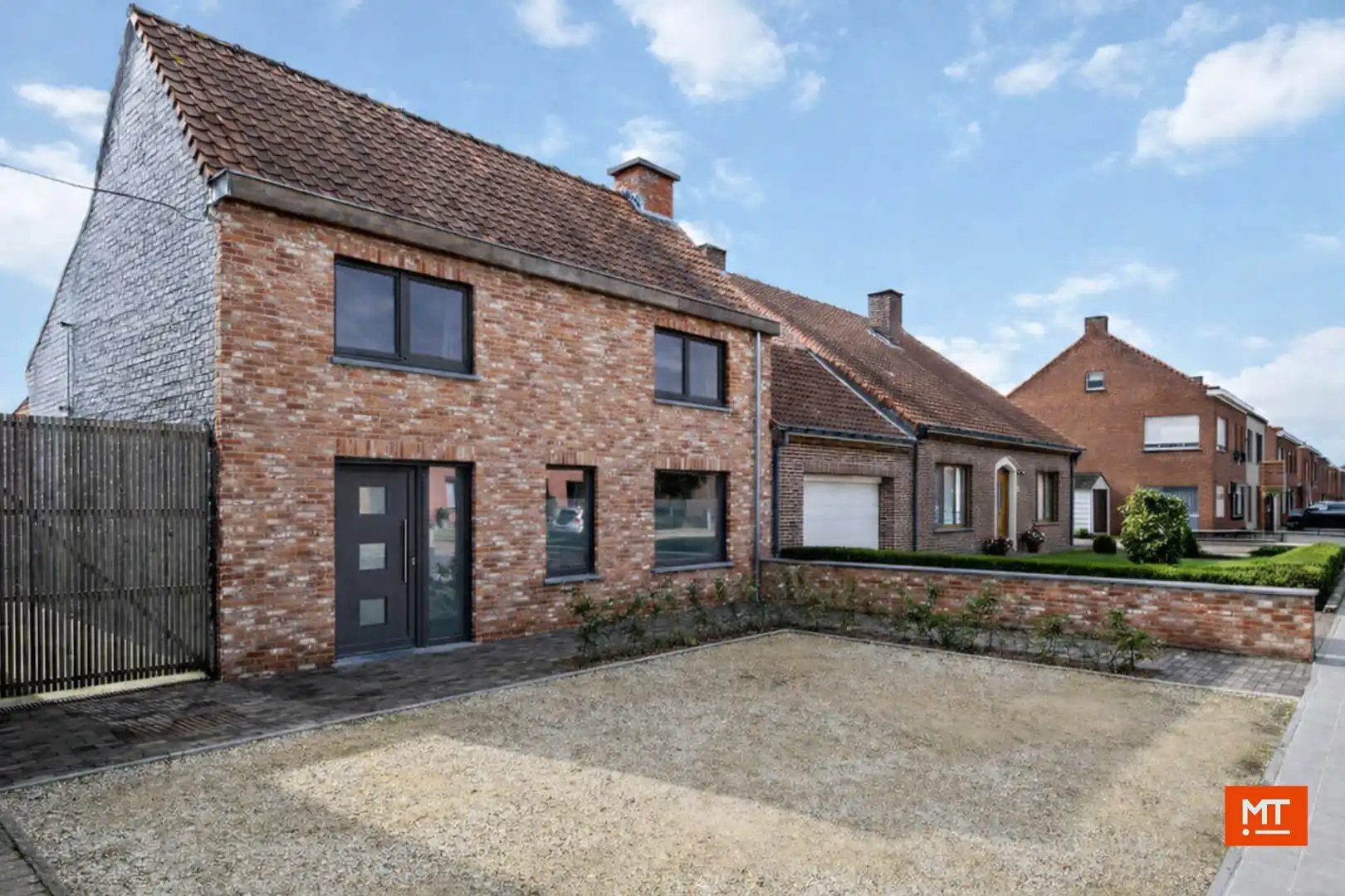 Halfopen woning te huur met 3 slaapkamers en tuin foto {{pictureIndex}}