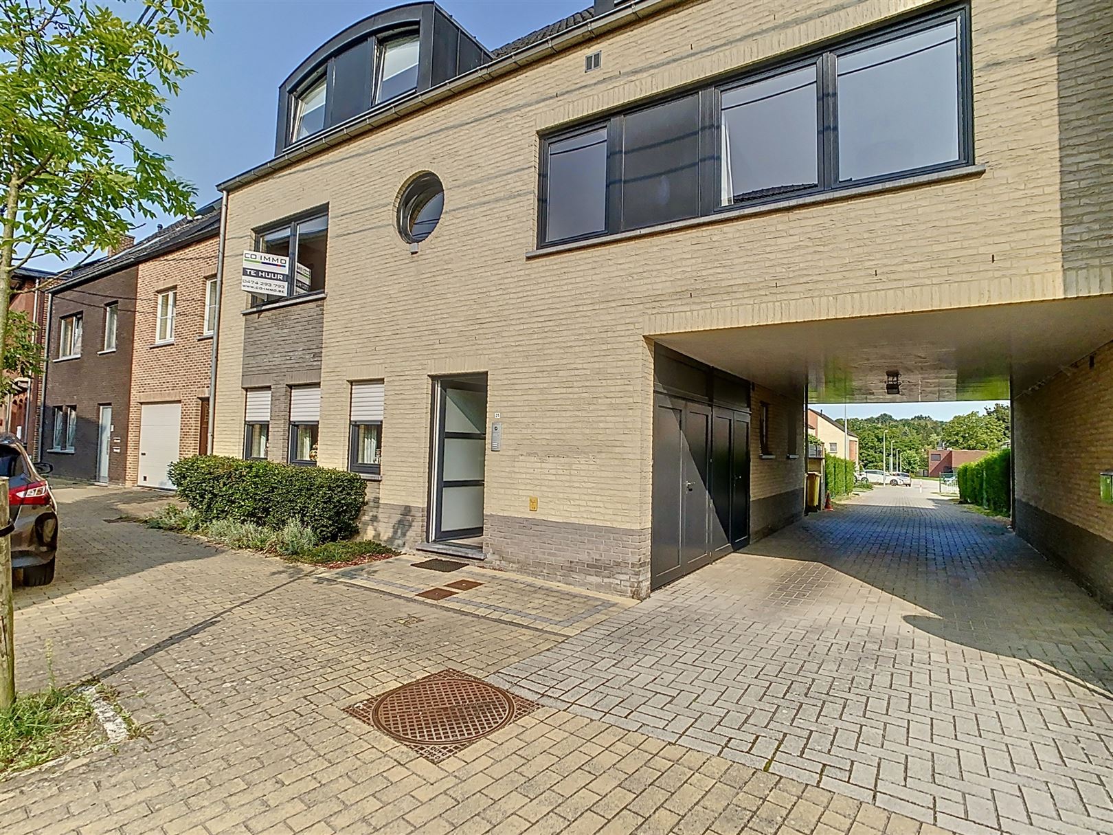 Ruim duplex app met terras, 3 slpks, parkeerplaats foto 3