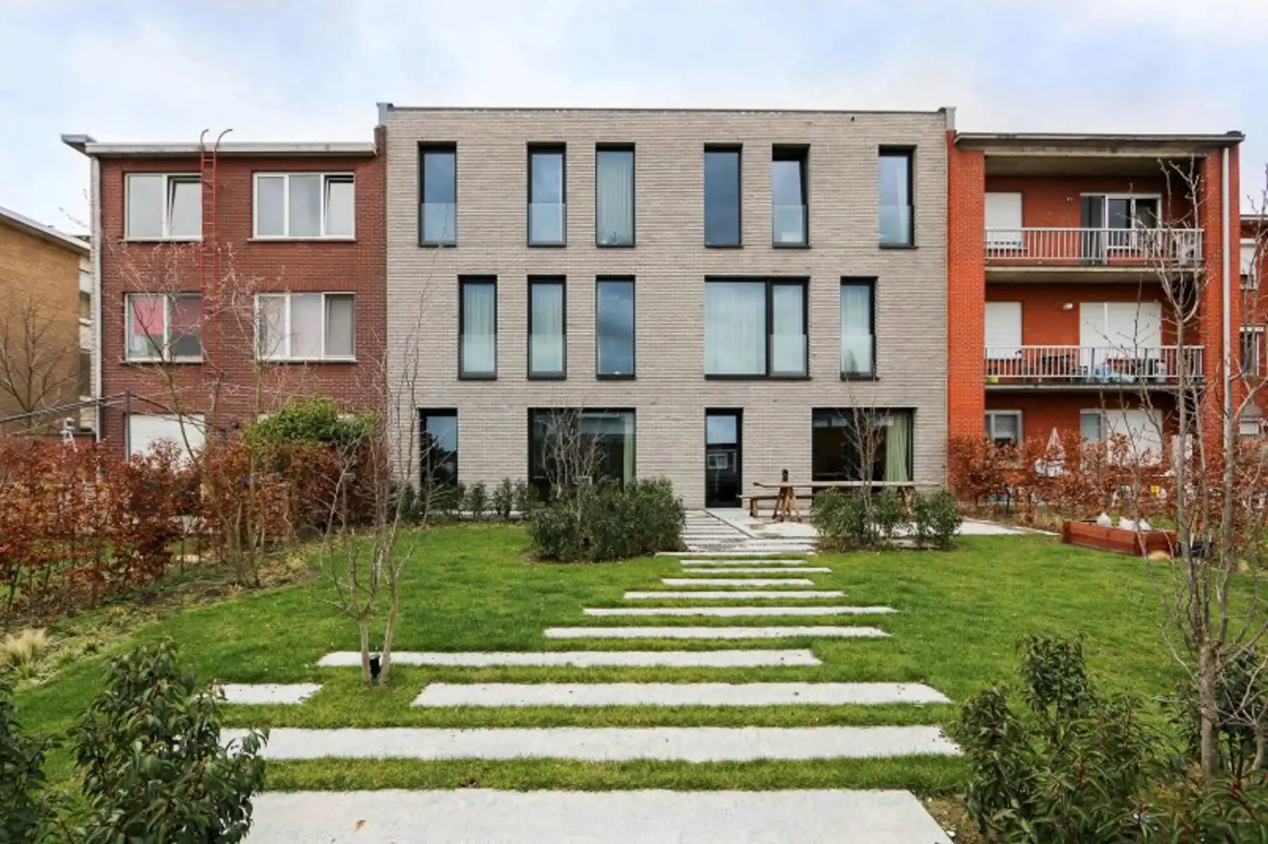 Hippe, gemeubelde studio op toplocatie in Wilrijk foto 4