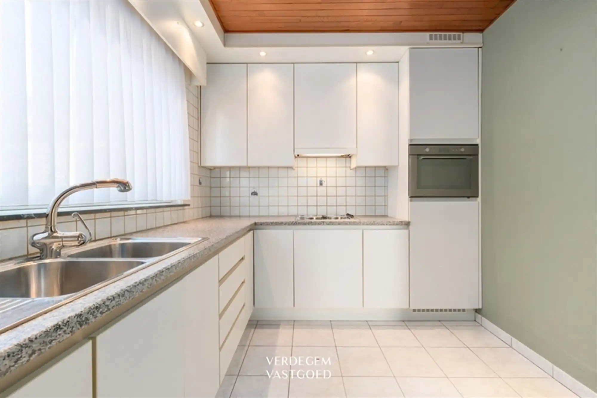 Rustig gelegen bungalow met 3 slaapkamers, garage en tuin foto 10