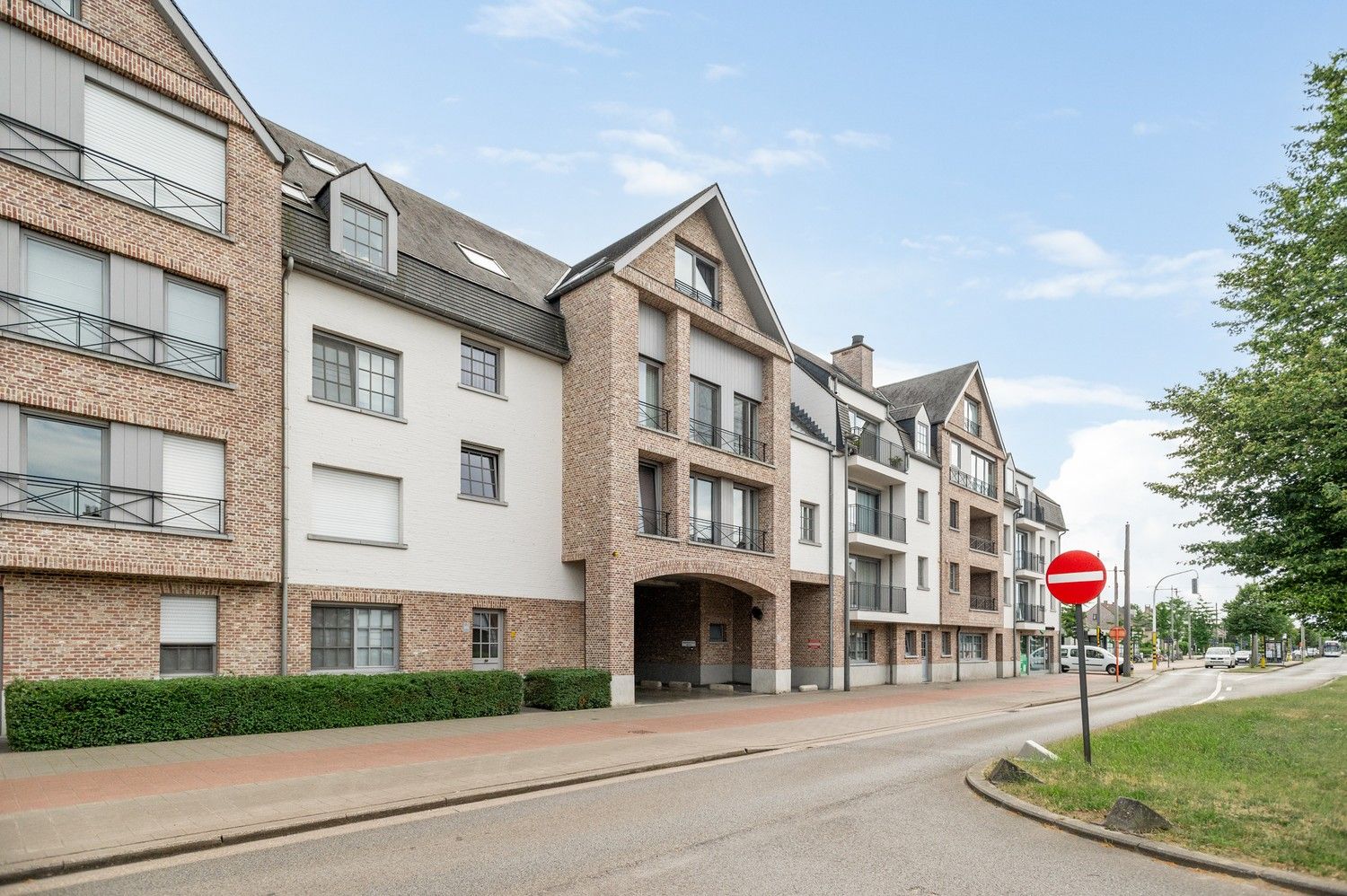 Instapklaar appartement met terras en 2 slaapkamers op centrale ligging in Wijnegem foto 14