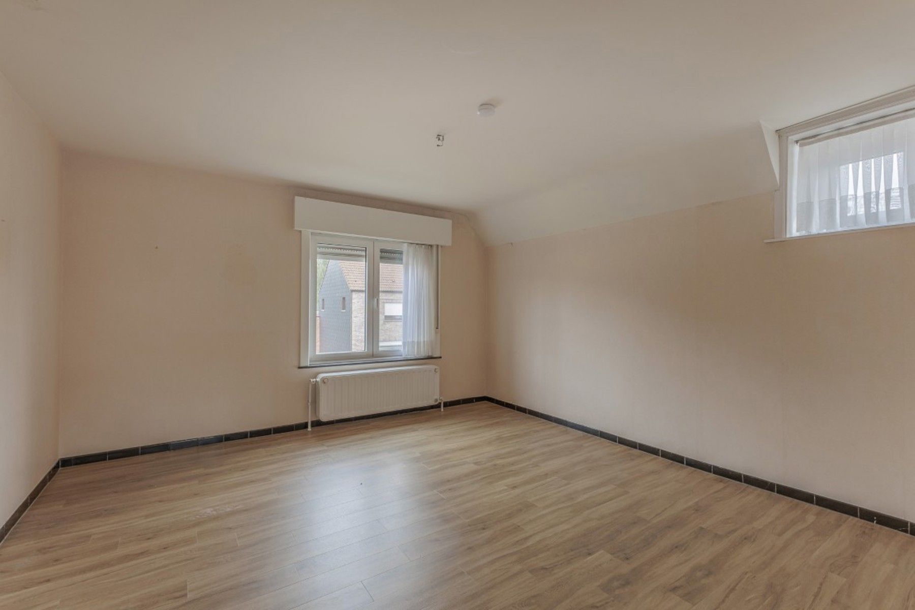 Vrijstaande woning met grote tuin foto 14