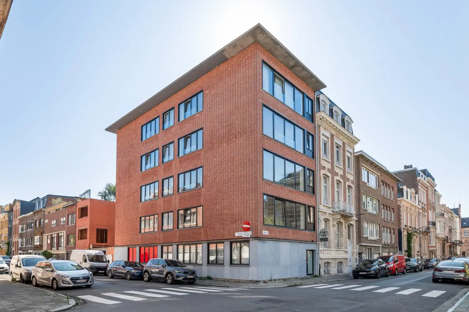 Instapklaar gerenoveerd 1-slaapkamer appartement op topligging in Berchem! foto 10