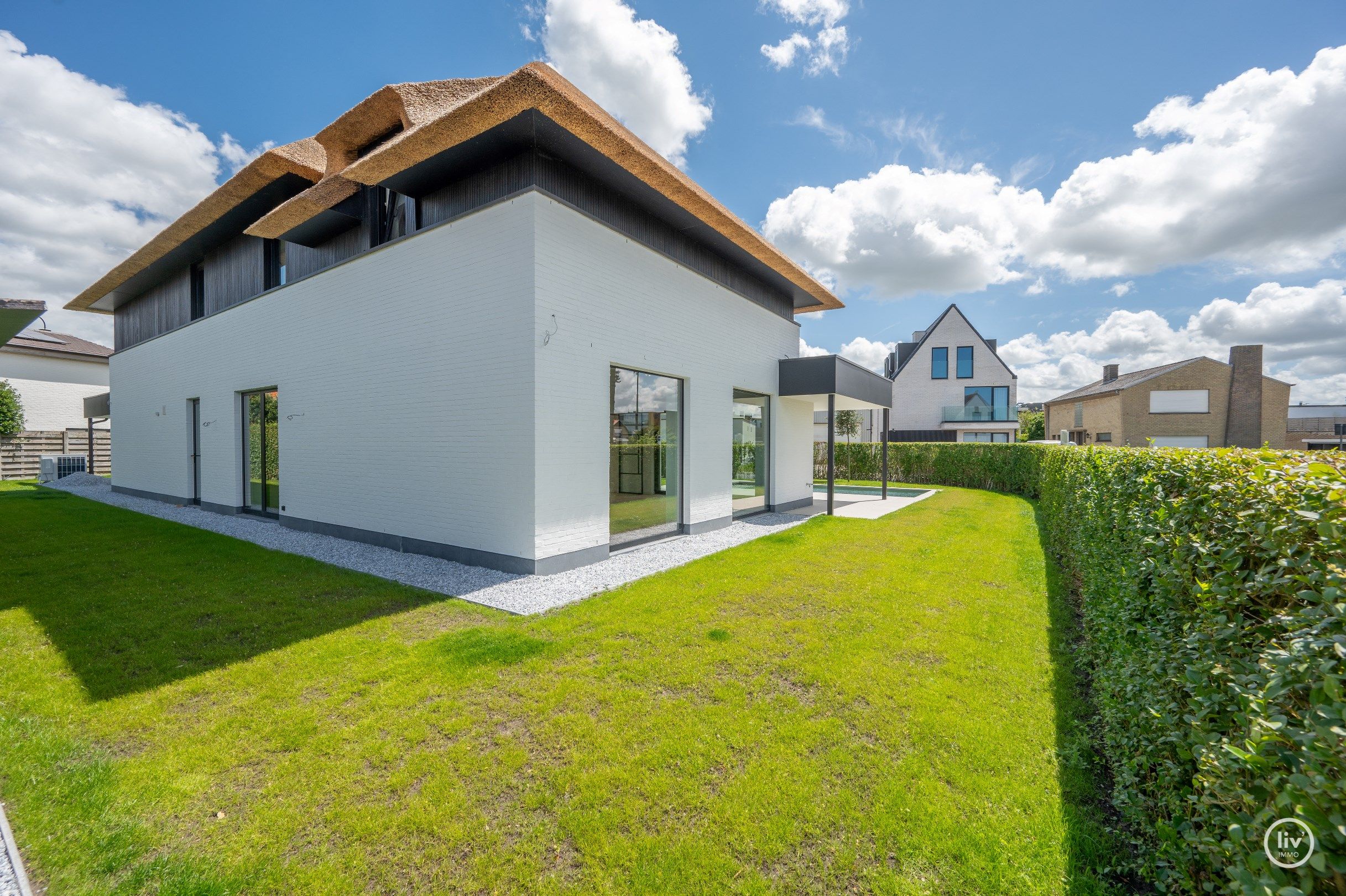 Prachtige alleenstaande en energiezuinige villa met zwembad en alle hedendaags modern comfortgelegen op een terrein van 699 m² en dit in een residentiële villaw foto 38