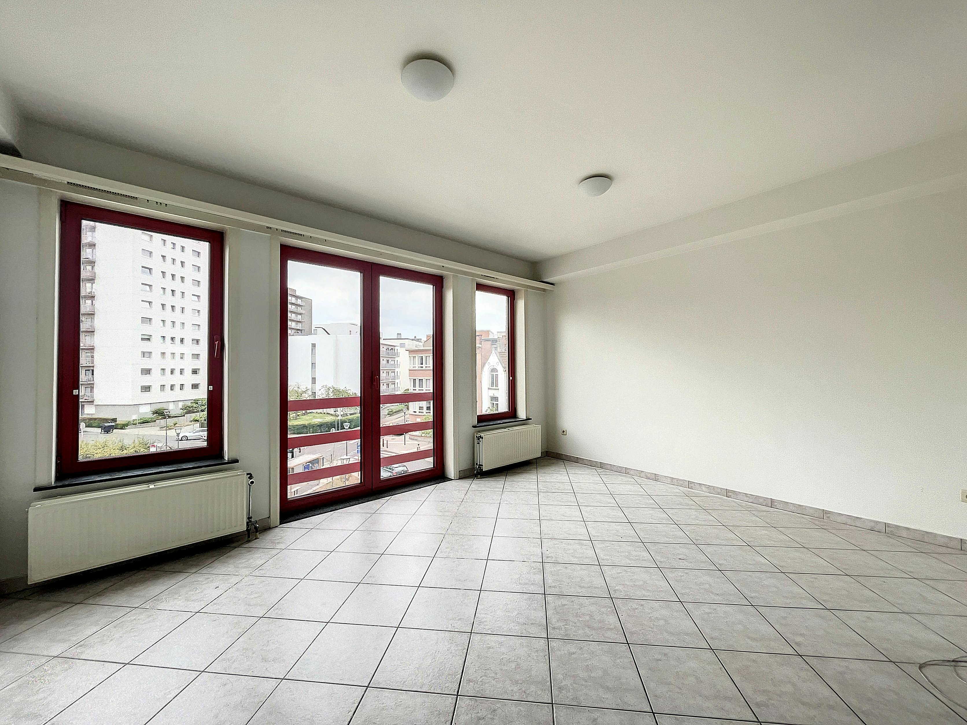 Schaarbeek-Mooi appartement 1 slaapkamer op de 4e verdiep. foto 2