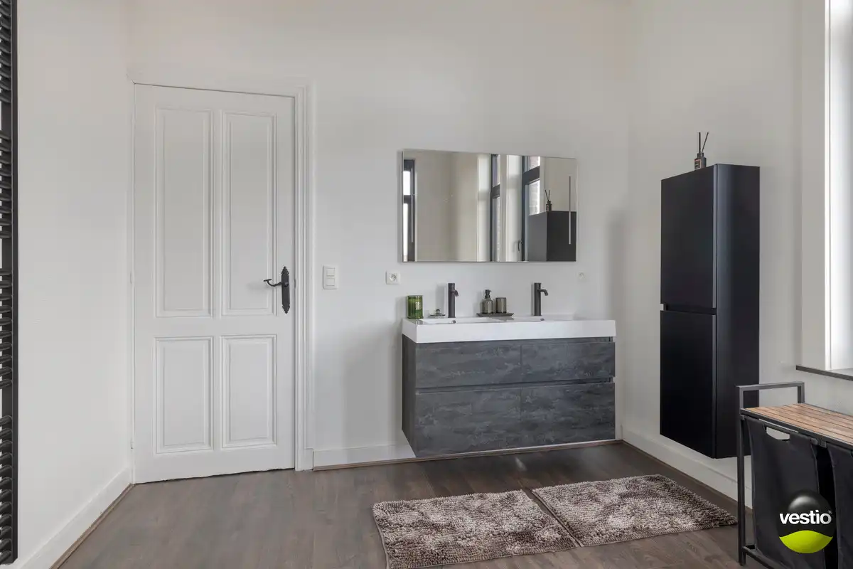 KARAKTERVOL VOLLEDIG GERENOVEERD STATIG HERENHUIS IN CENTRUM VAN TONGEREN. foto 42