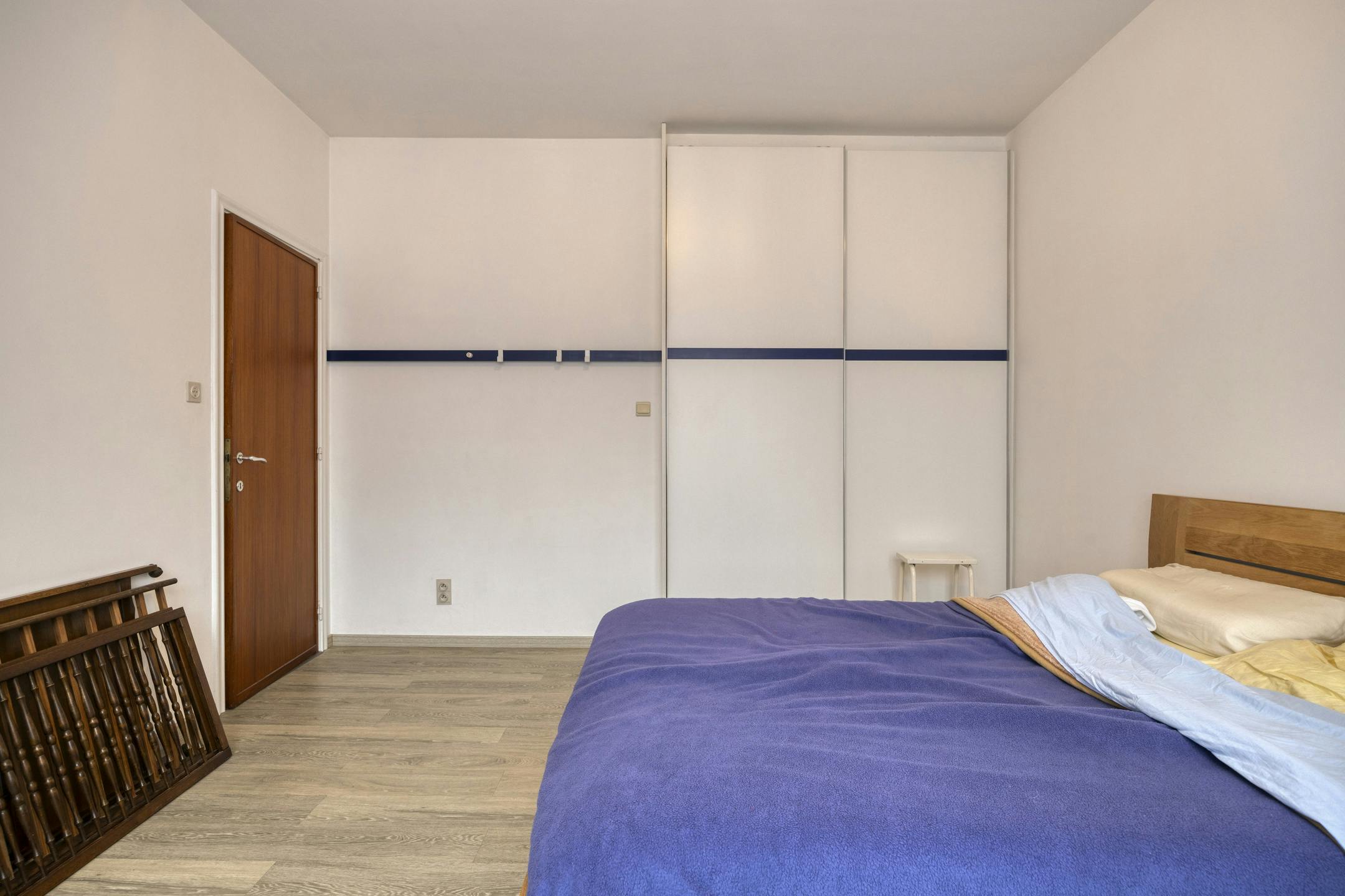 Ruim huis te koop Merksem met garage en zonnige tuin foto 11