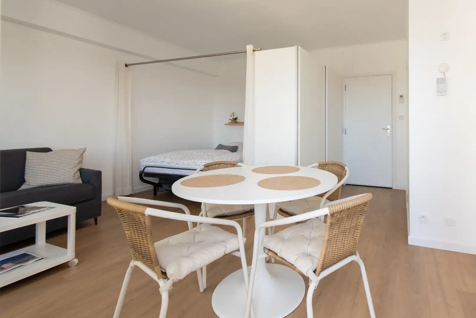 Mooi vernieuwde studio gelegen op de vierde verdieping met zonneterras foto 5