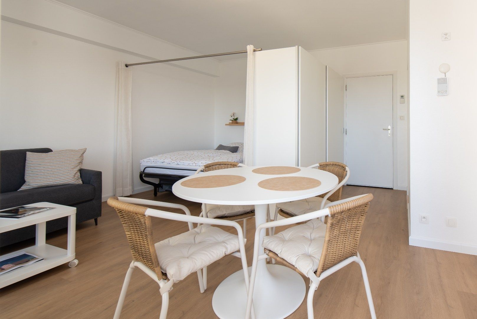 Mooi vernieuwde studio gelegen op de vierde verdieping met zonneterras foto 5