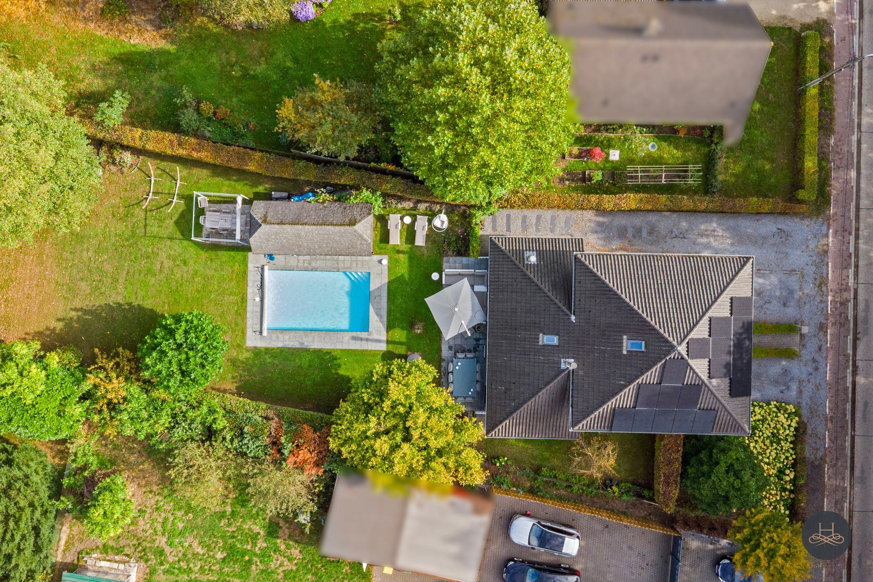 Imposante ruime villa met zwembad en een prachtige tuin foto 40