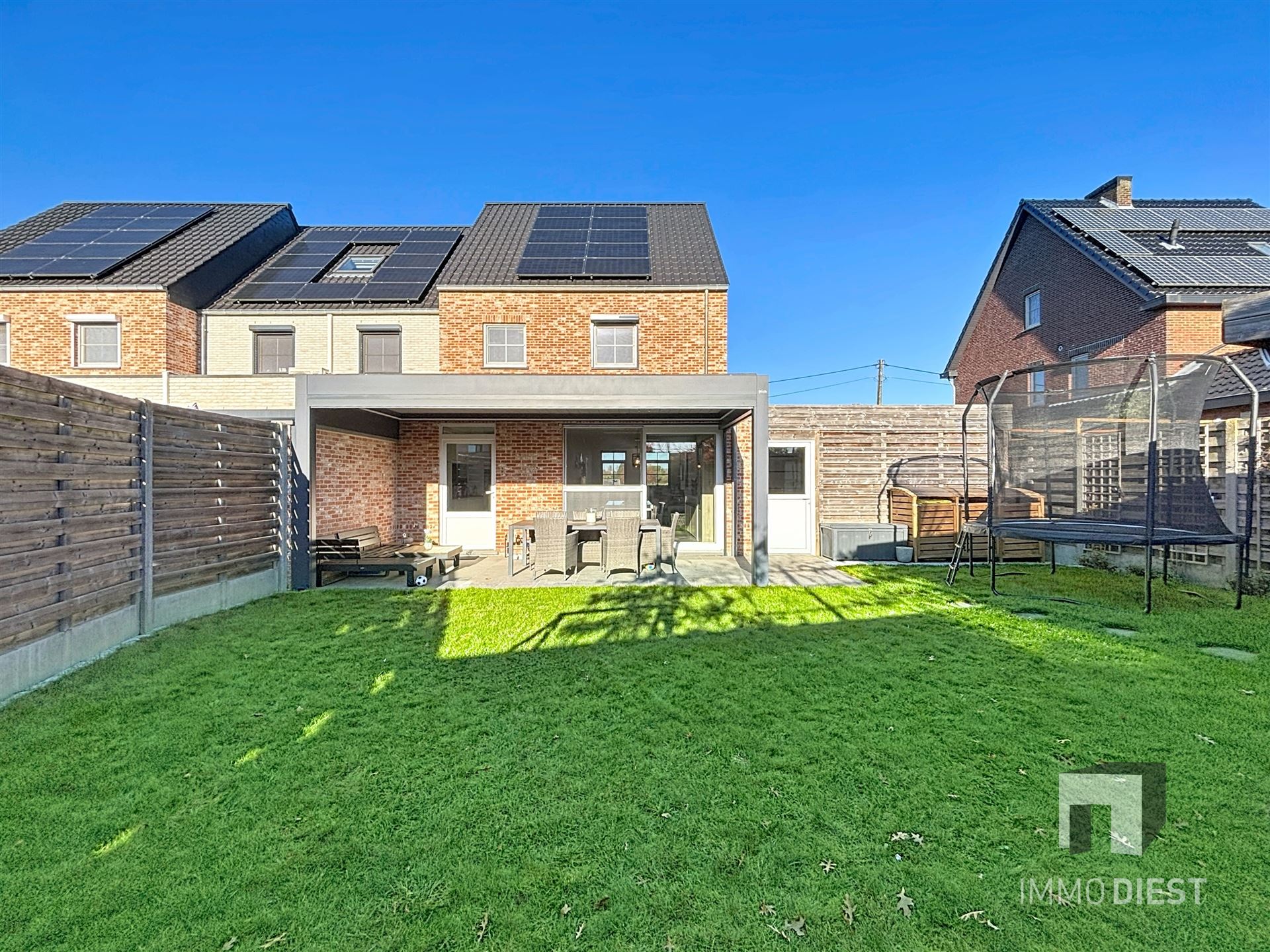 Moderne pastorijwoning op 3a 06ca met gunstige ligging in Veerle. foto 4