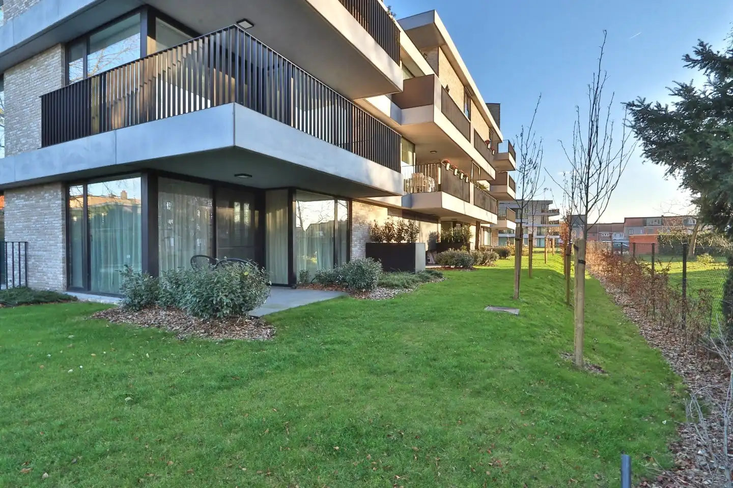 Binnenkort te huur – stijlvol en energiezuinig appartement in Zwijndrecht foto {{pictureIndex}}