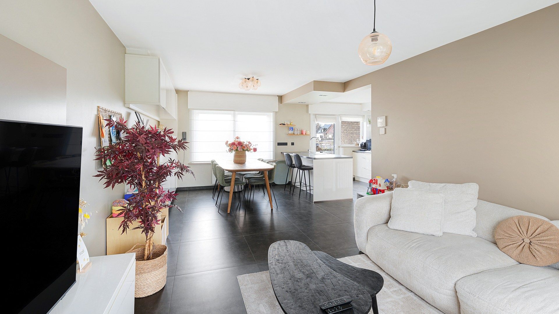 Halfopen woning met 2 garages en tuin te Heist foto 4