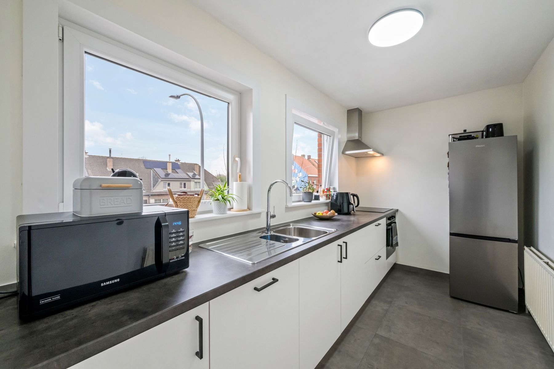 Ruim instapklaar 2slpk-appartement (2e verd.) mét balkon. foto 3
