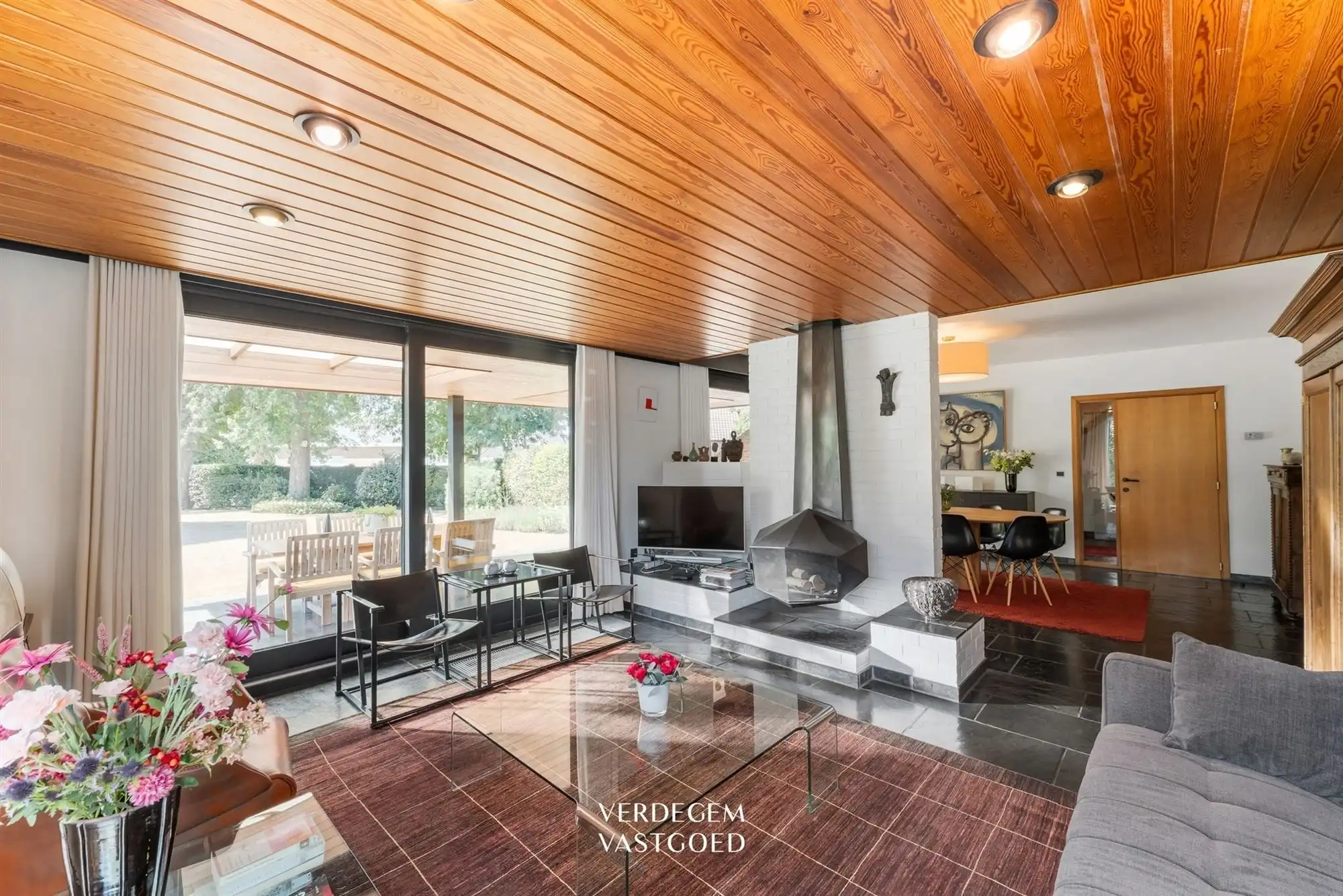 Knappe villa met 4 slaapkamers op een royaal perceel in een rustige woonwijk foto 3