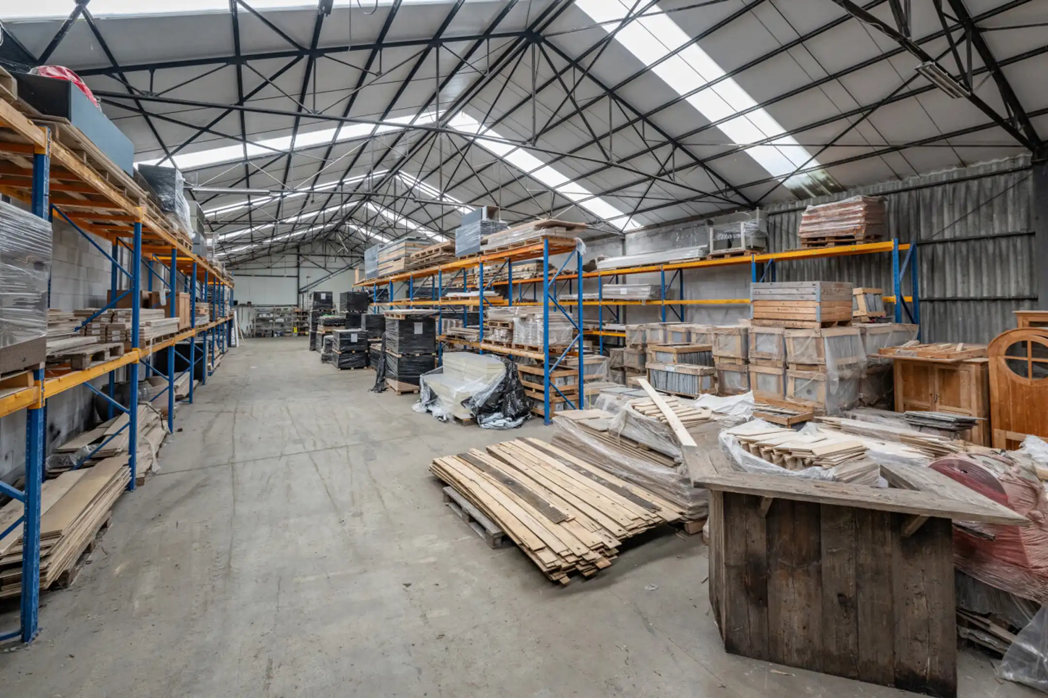 Ruim bedrijvencomplex met opslagruimte en kantoren te Kalmthout  foto 4