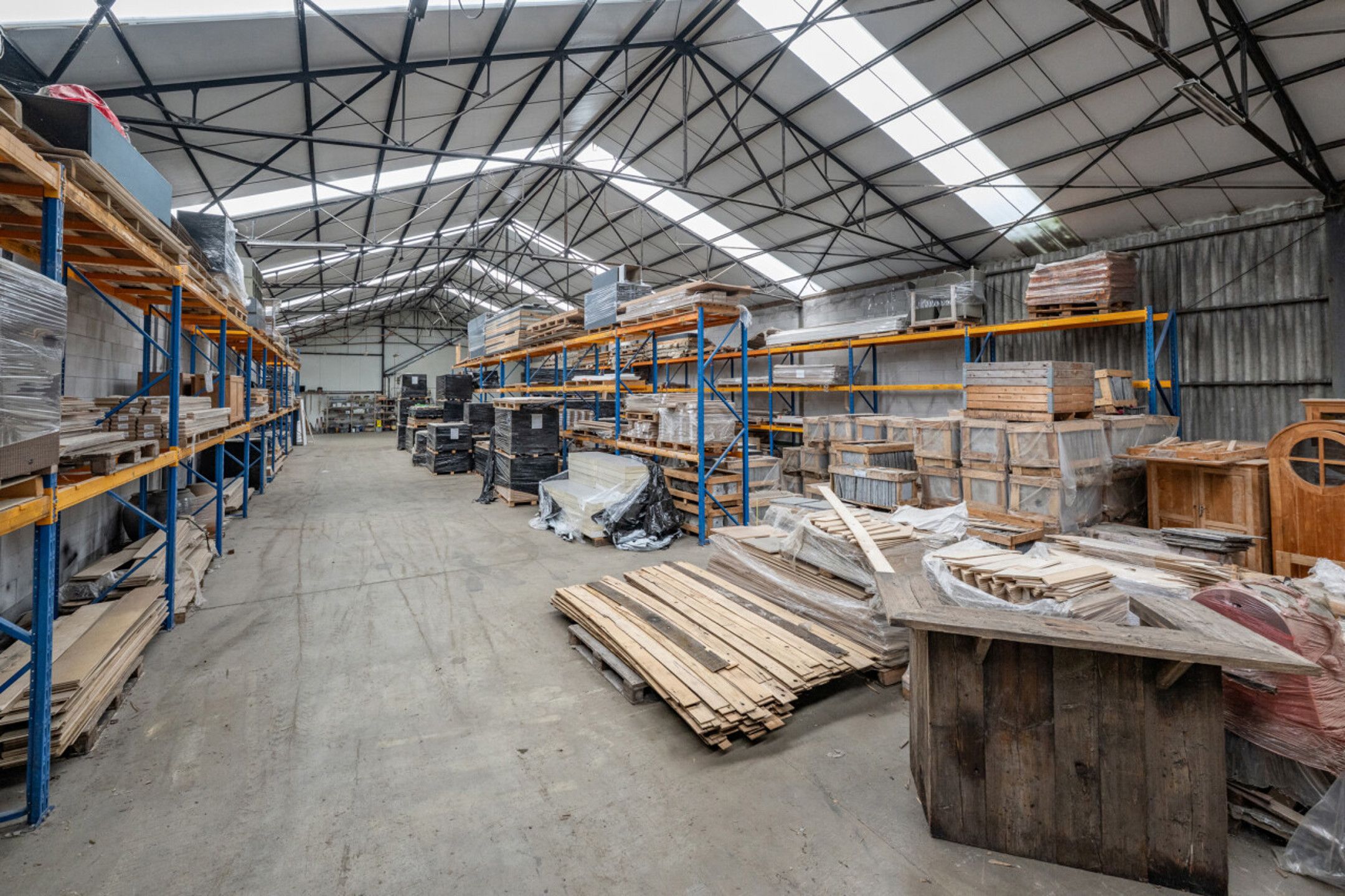 Ruim bedrijvencomplex met opslagruimte en kantoren te Kalmthout  foto 4