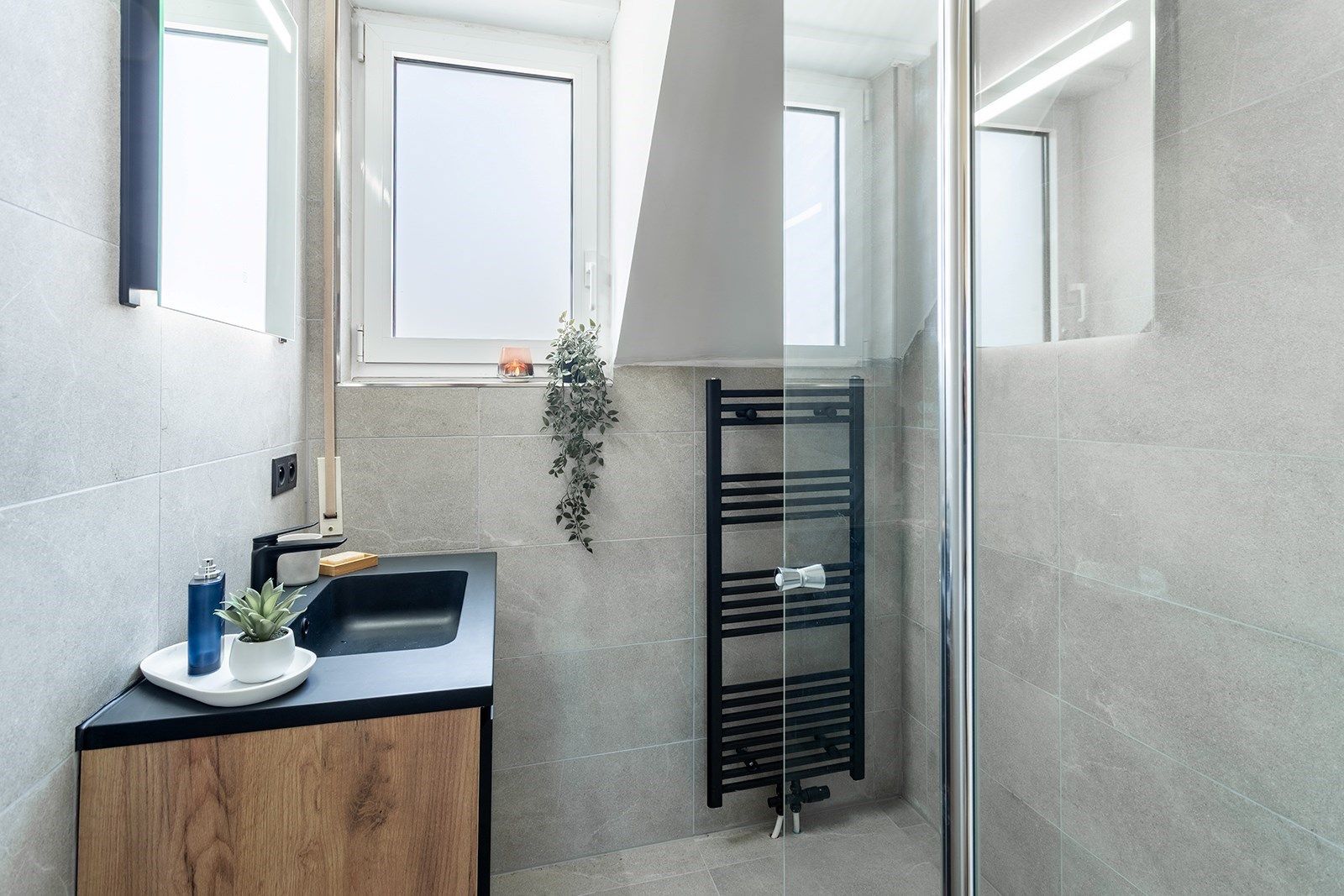 Nét gerenoveerde woning met aangename tuin  foto 22