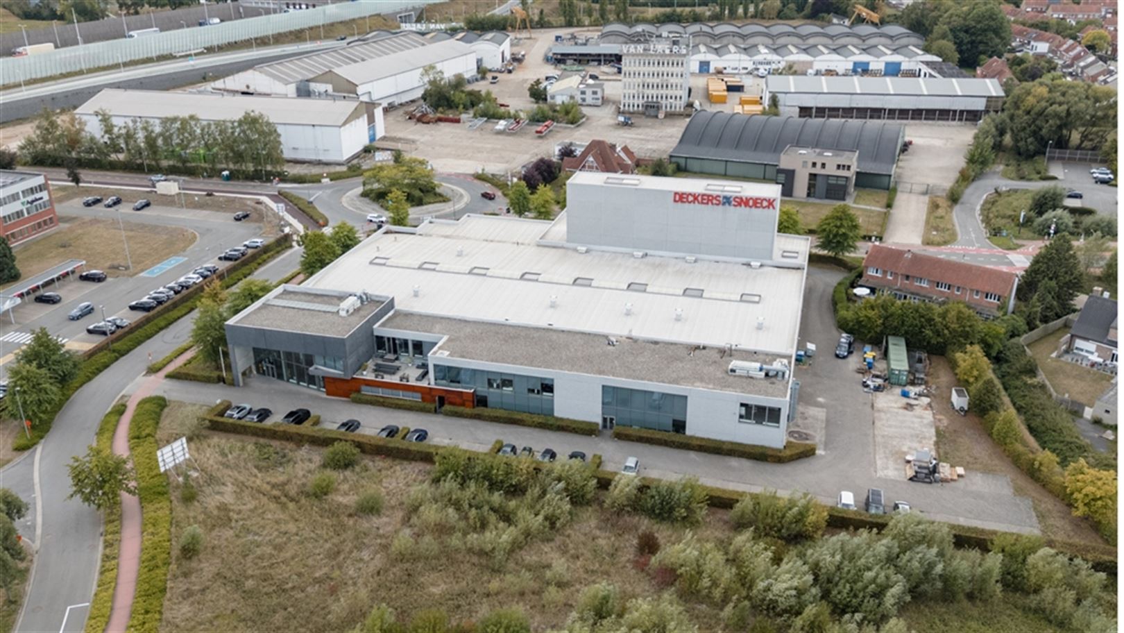 Polyvalent bedrijfsgebouw foto 2