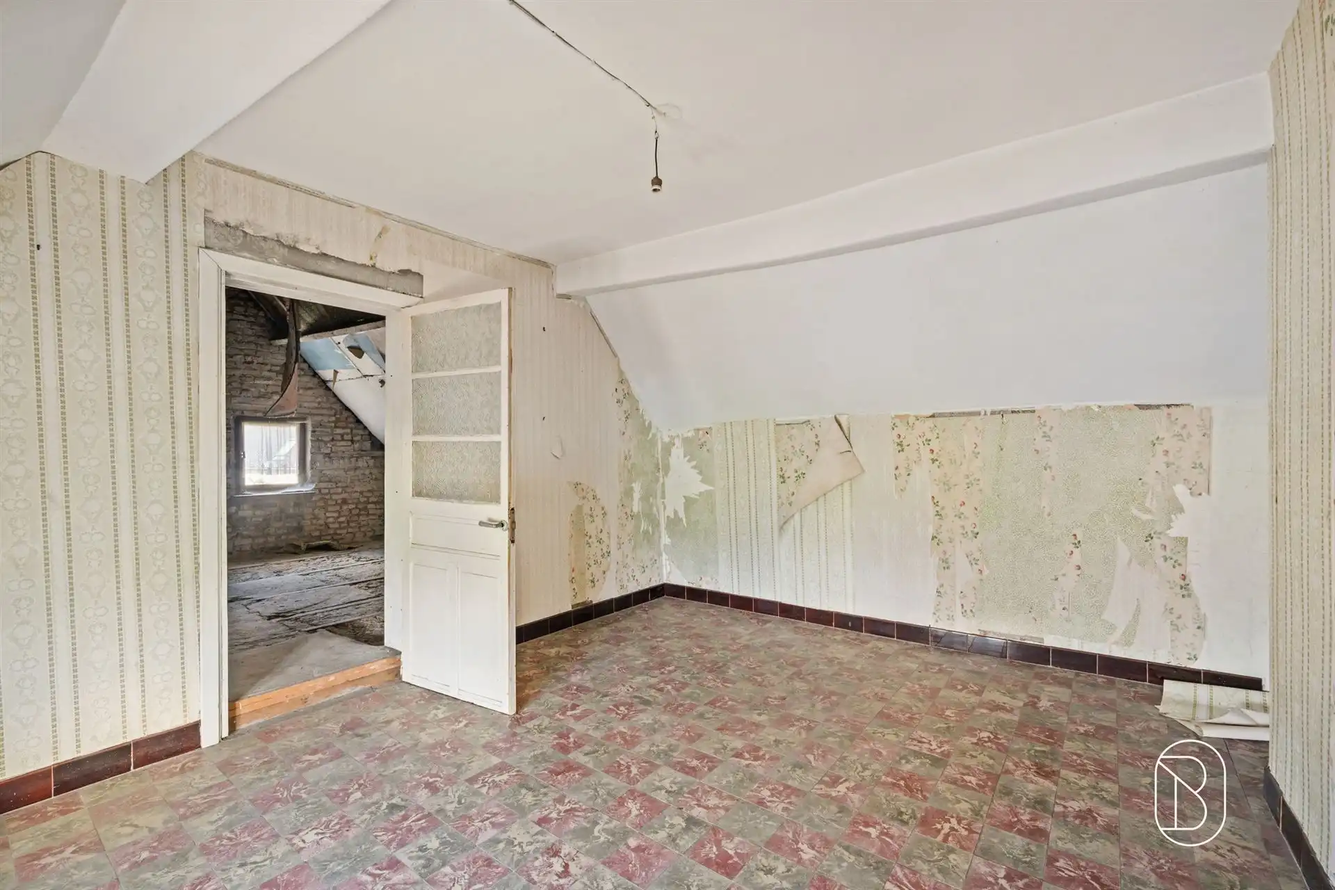 Volledig te renoveren woning, veel potentieel! foto 38