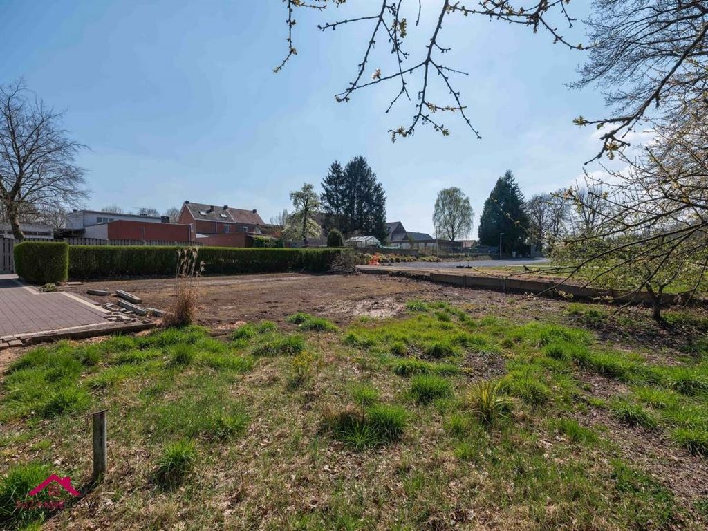 Half vrijstaande woning met garage foto 60