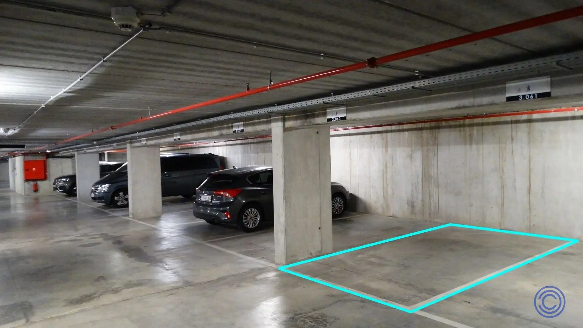 Parking: ruime en veilige binnenstaanplaats! foto 6