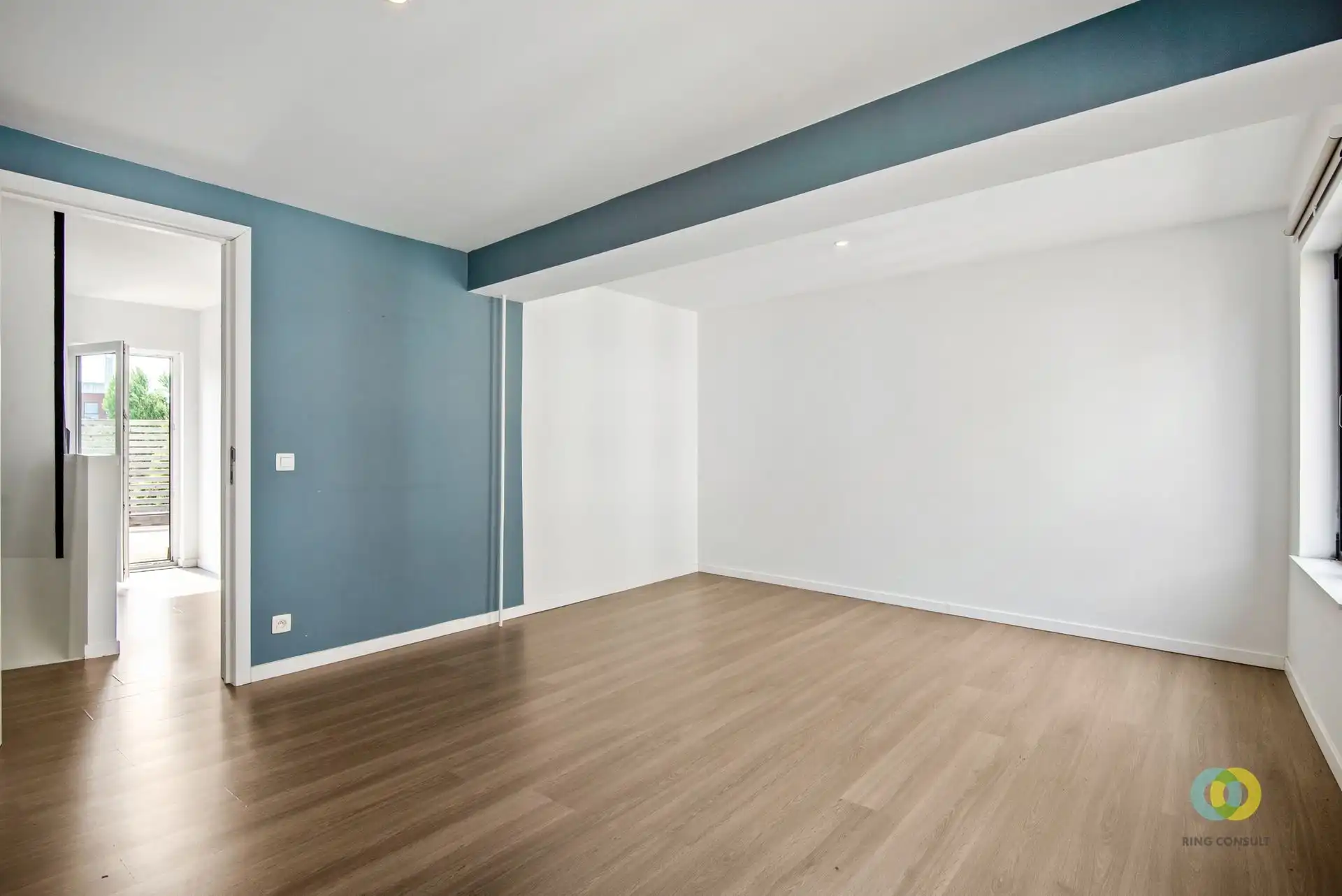 Gebouw met handelsgelijkvloers en duplexappartement foto 12